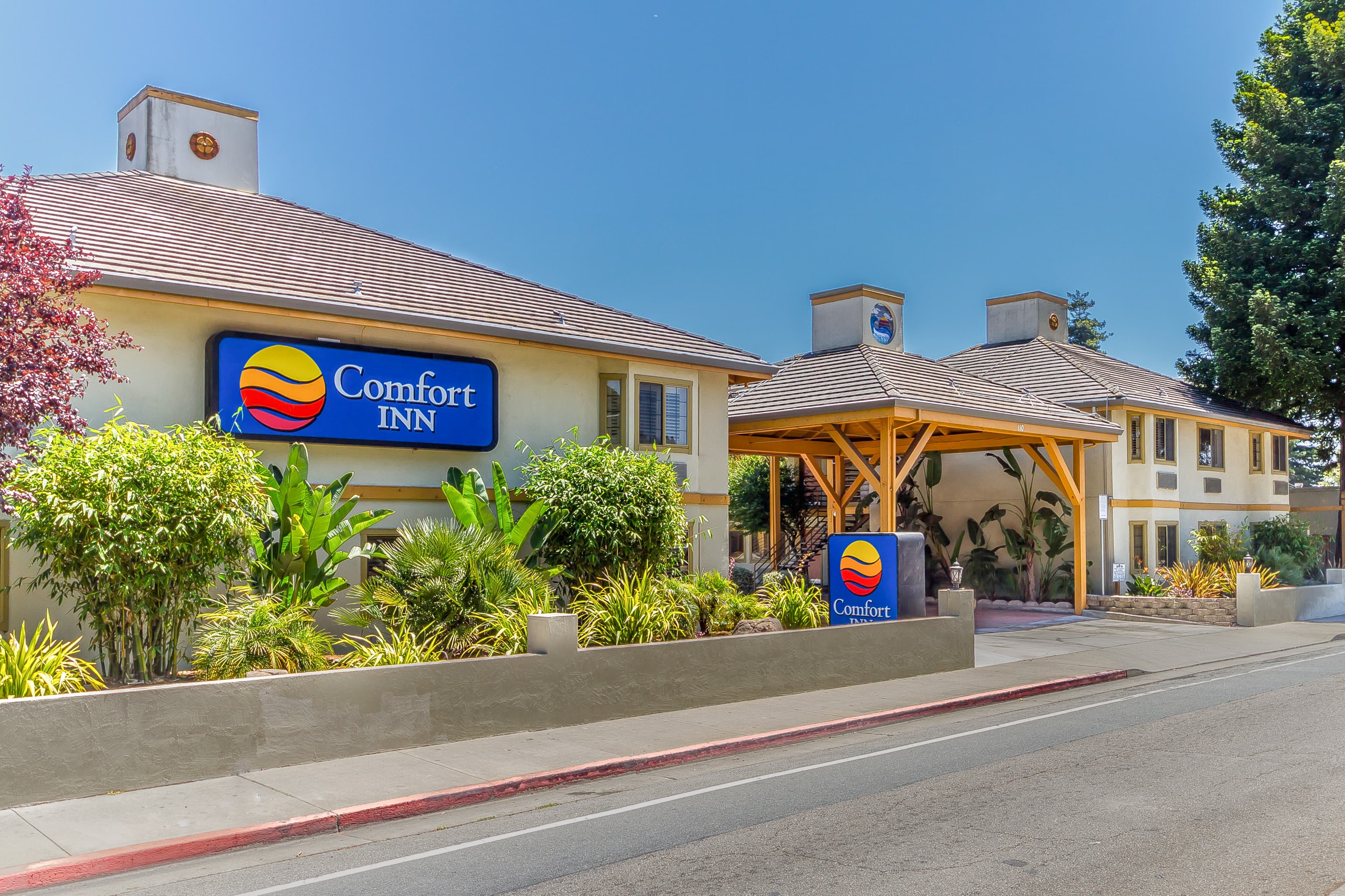 Comfort Inn Santa Cruz North - Image 1