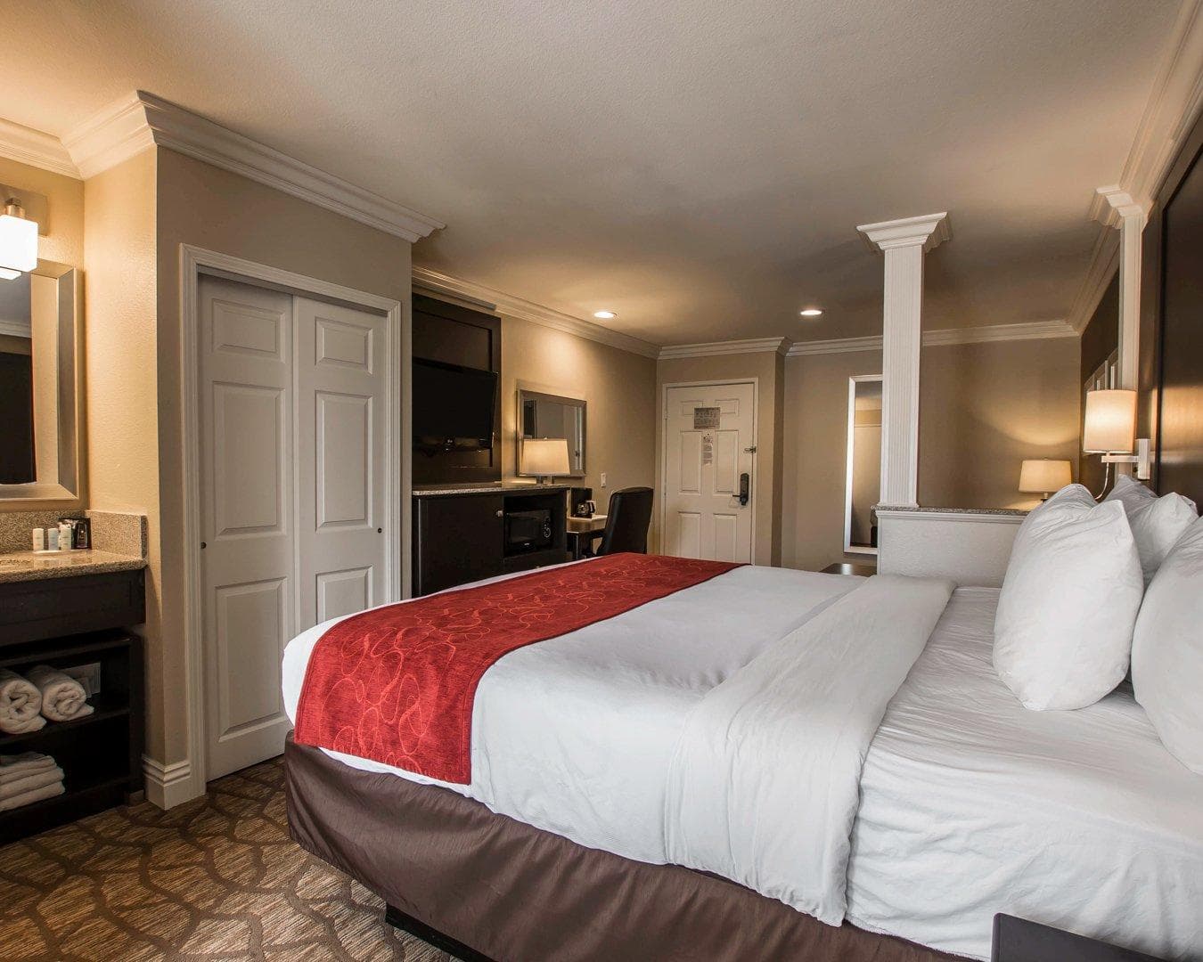Comfort Suites San Clemente Beach - Image 4