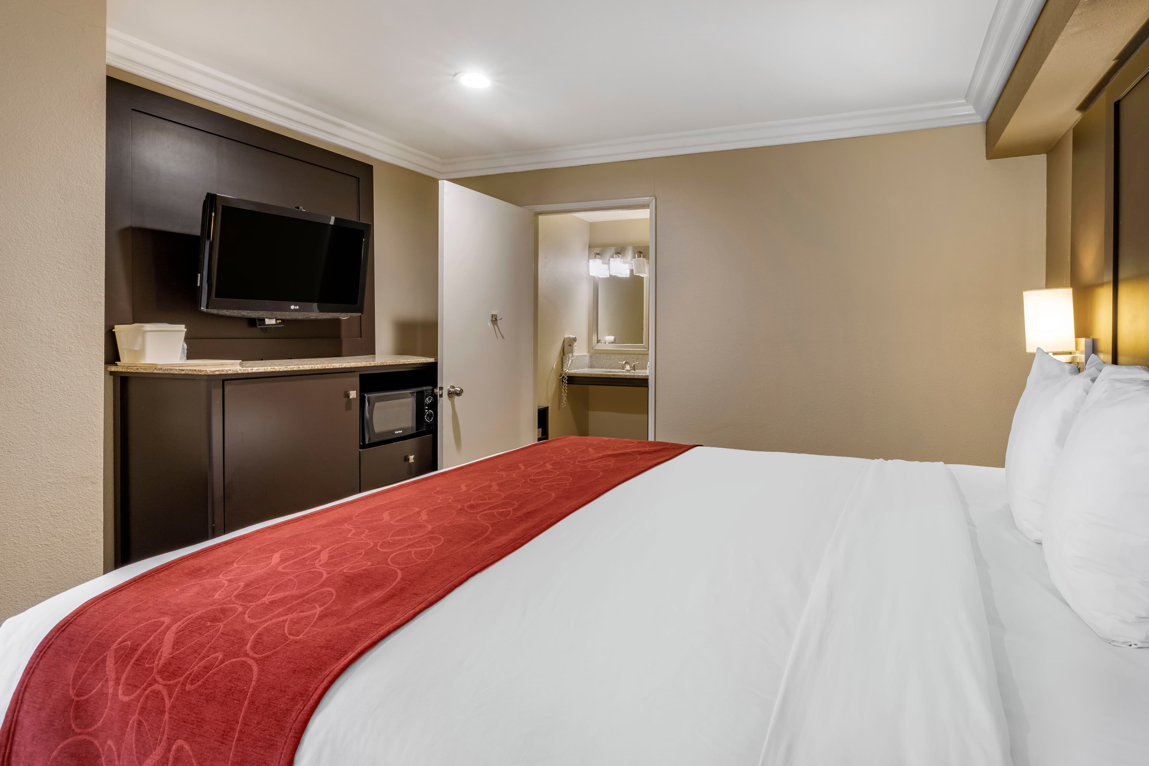 Comfort Suites San Clemente Beach — 6