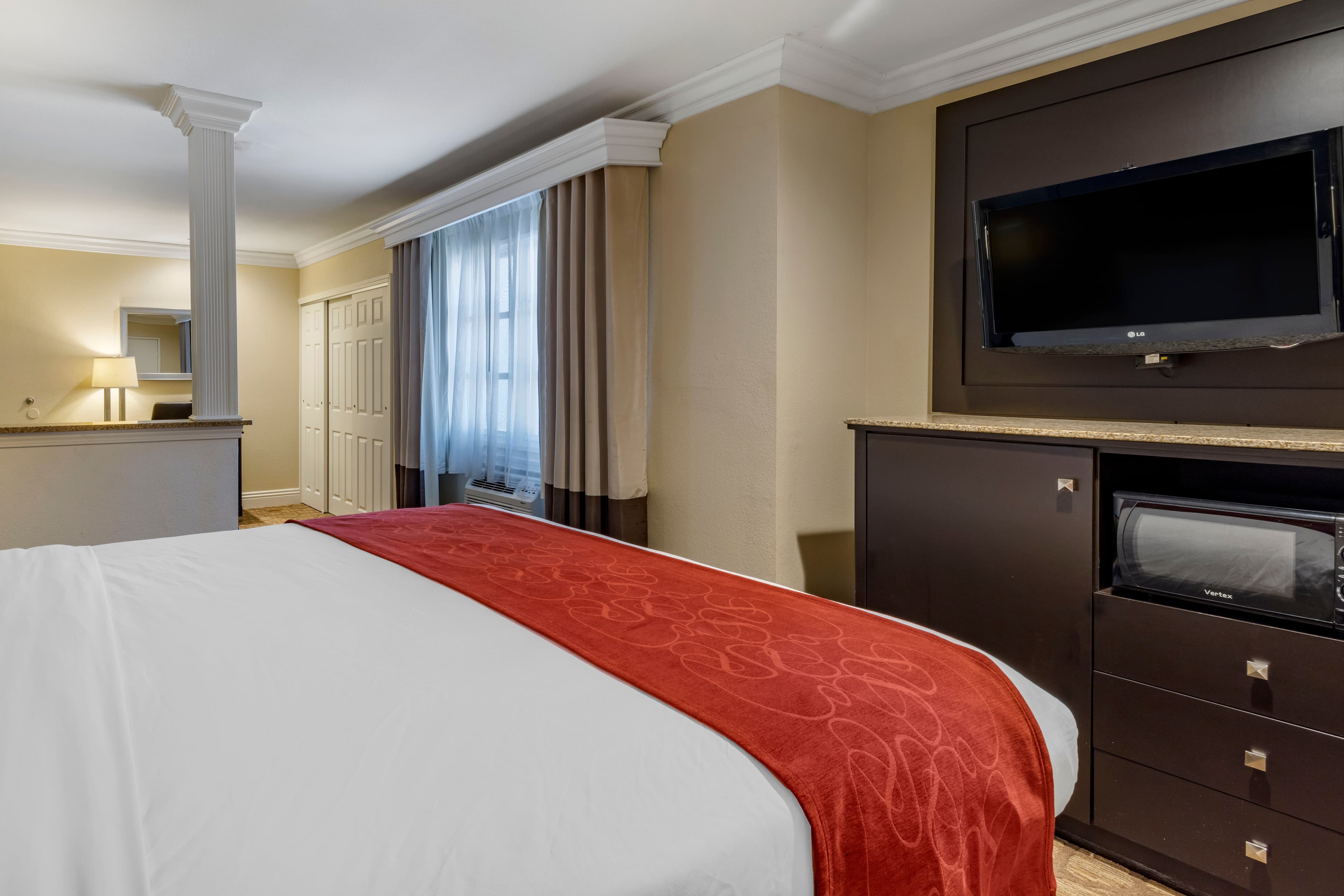 Comfort Suites San Clemente Beach — 7