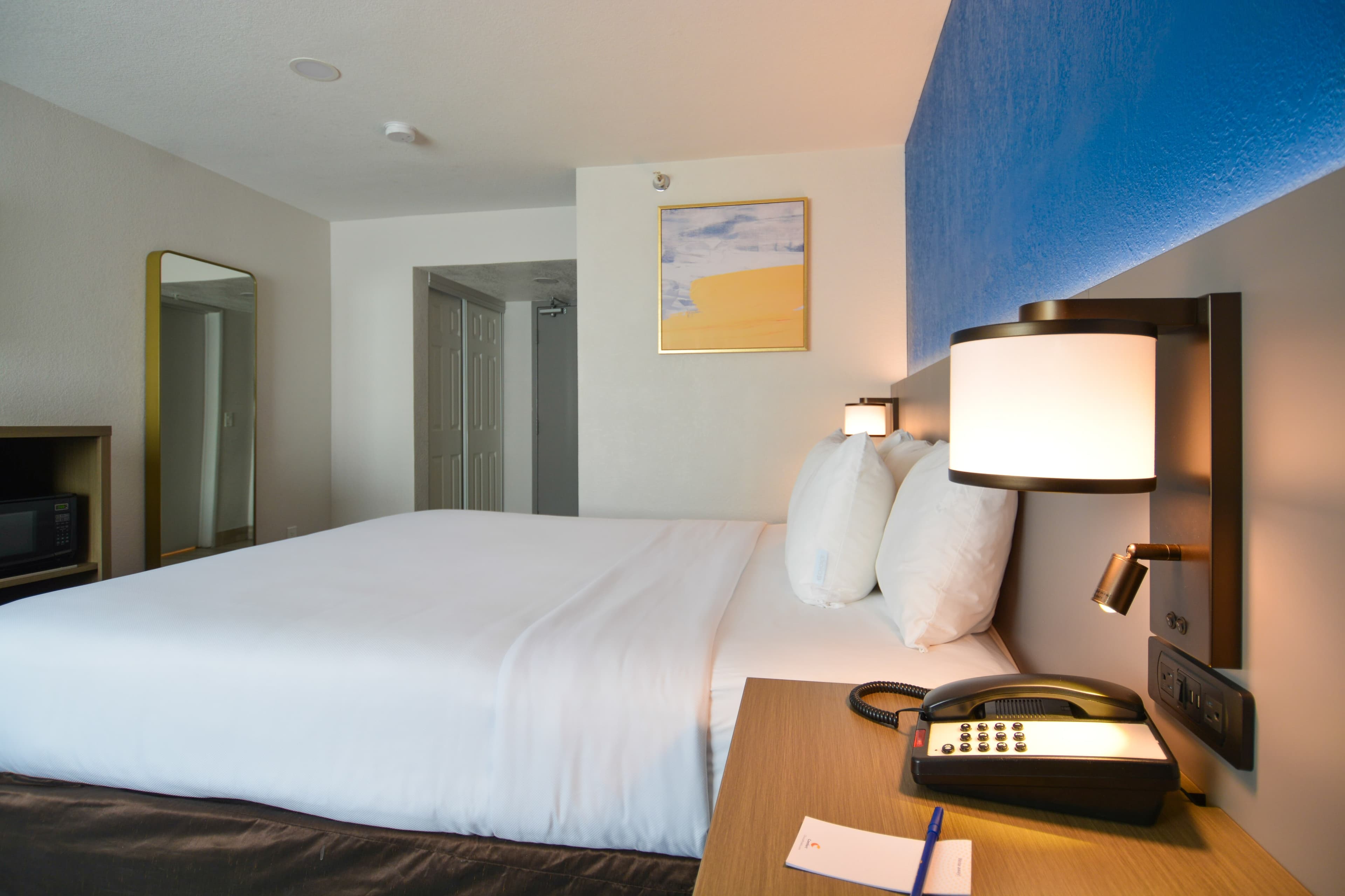 Comfort Inn & Suites Moreno Valley Near March Air Reserve Base - Image 1