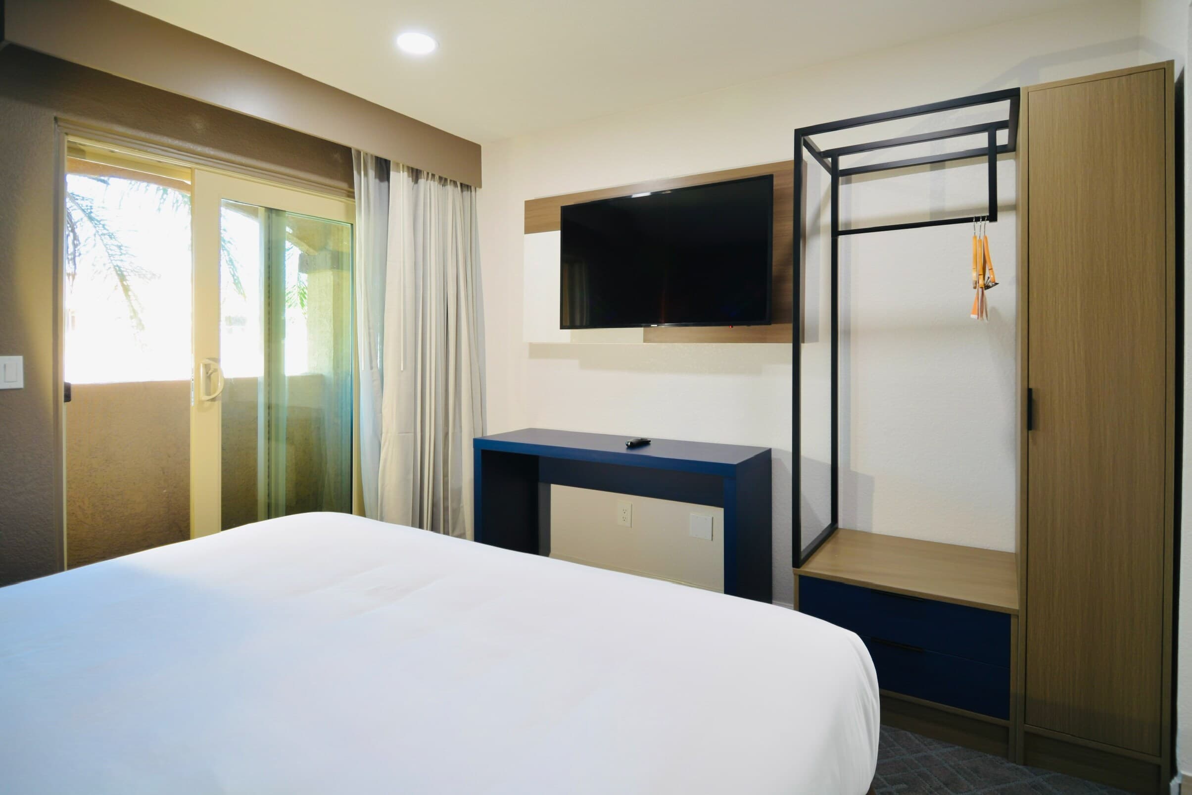 Comfort Inn & Suites Moreno Valley Near March Air Reserve Base - Image 5
