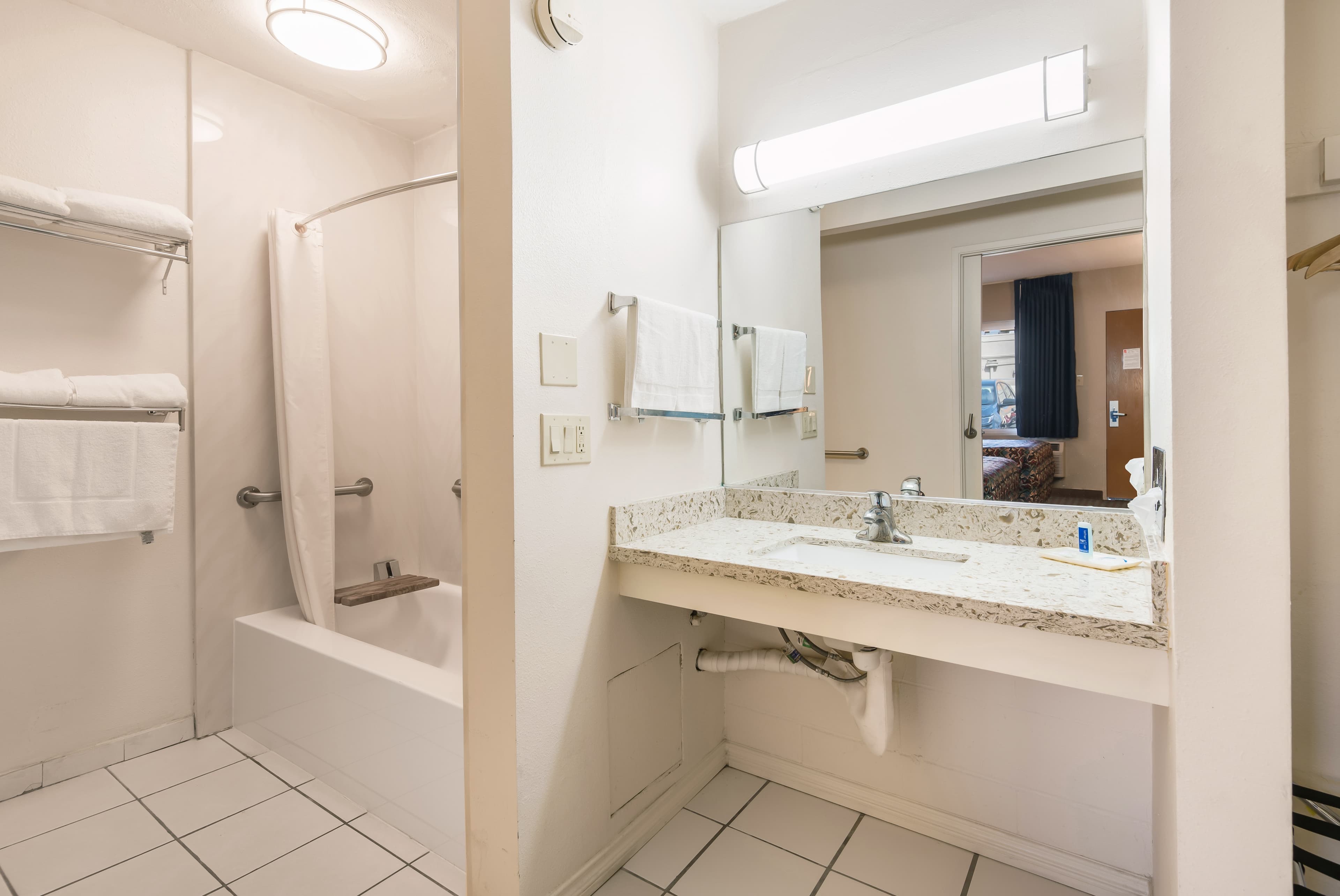 Rodeway Inn Regalodge — 6