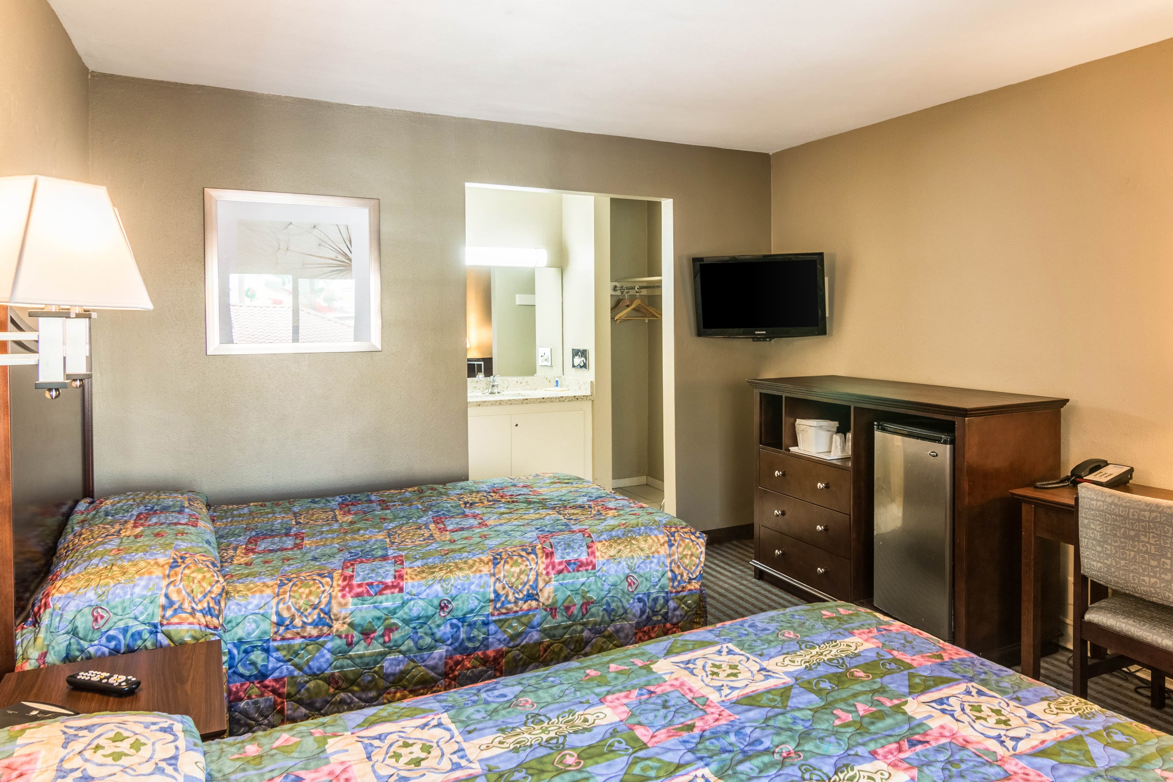 Rodeway Inn Regalodge — 8