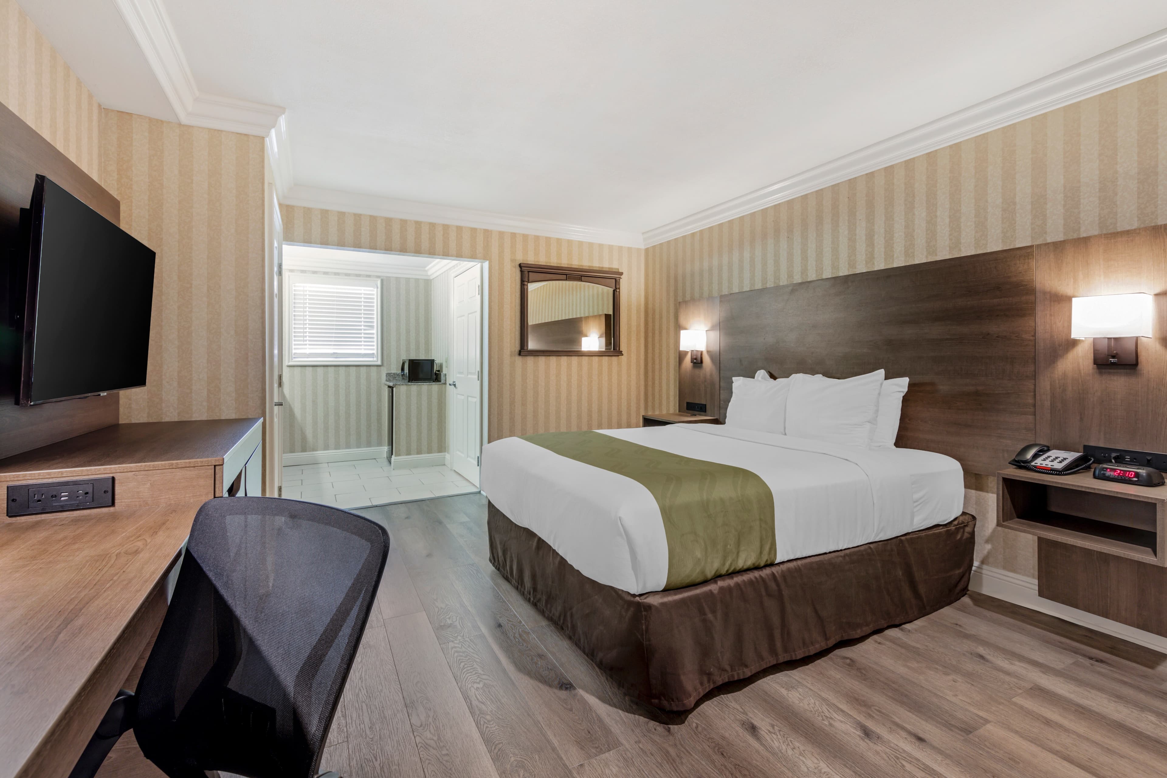 Quality Inn & Suites Anaheim Maingate - Image 3