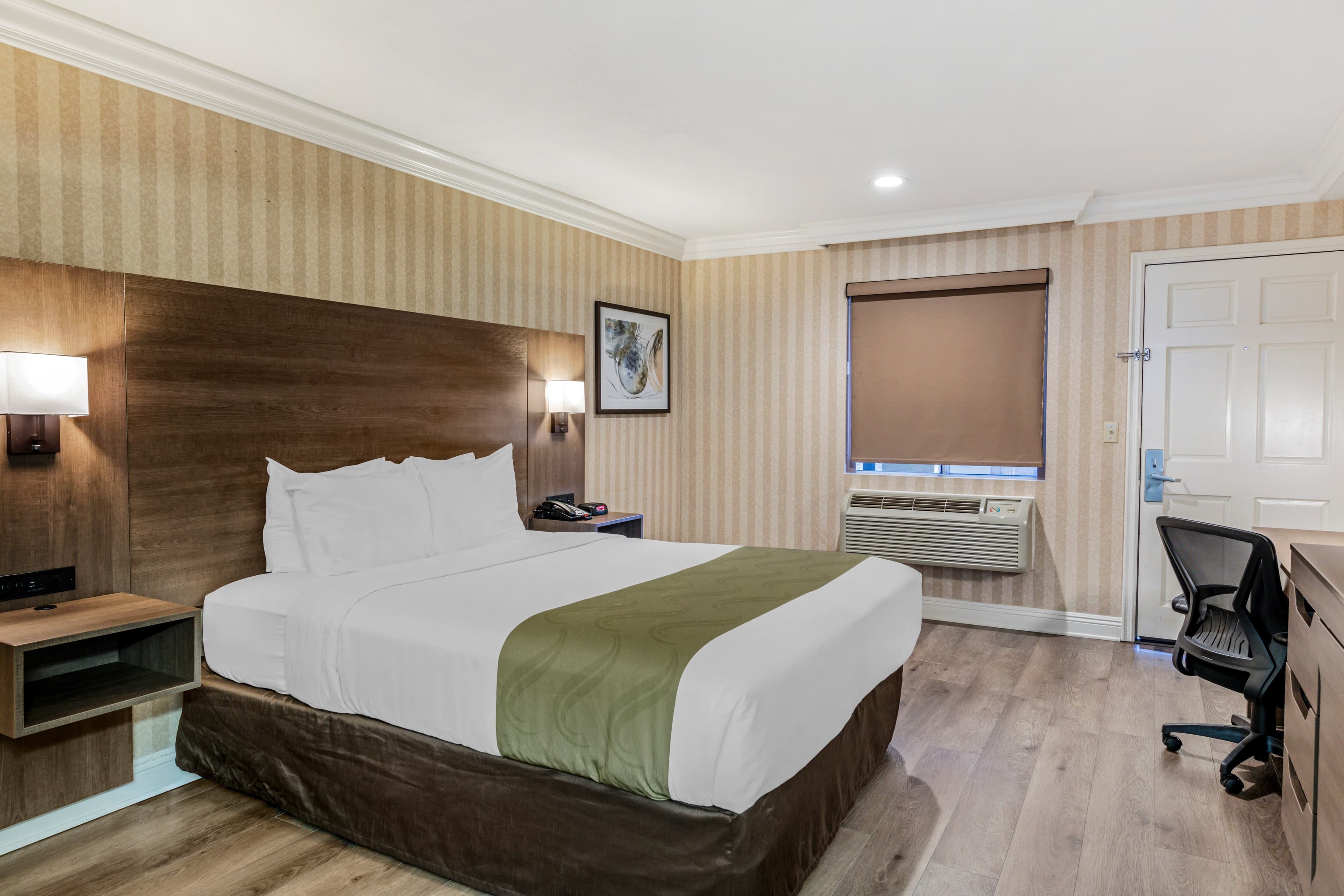 Quality Inn & Suites Anaheim Maingate - Image 4