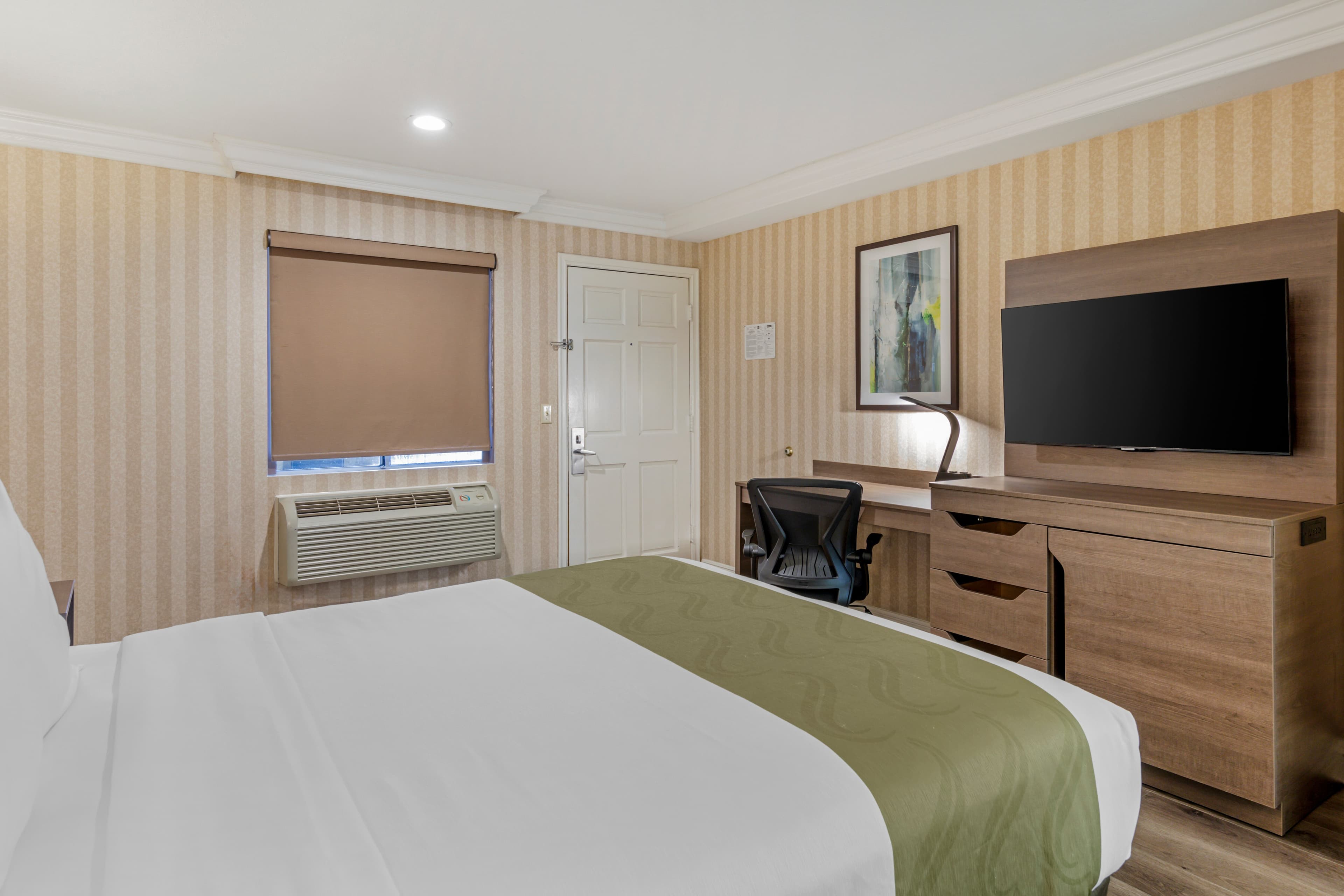Quality Inn & Suites Anaheim Maingate - Image 5