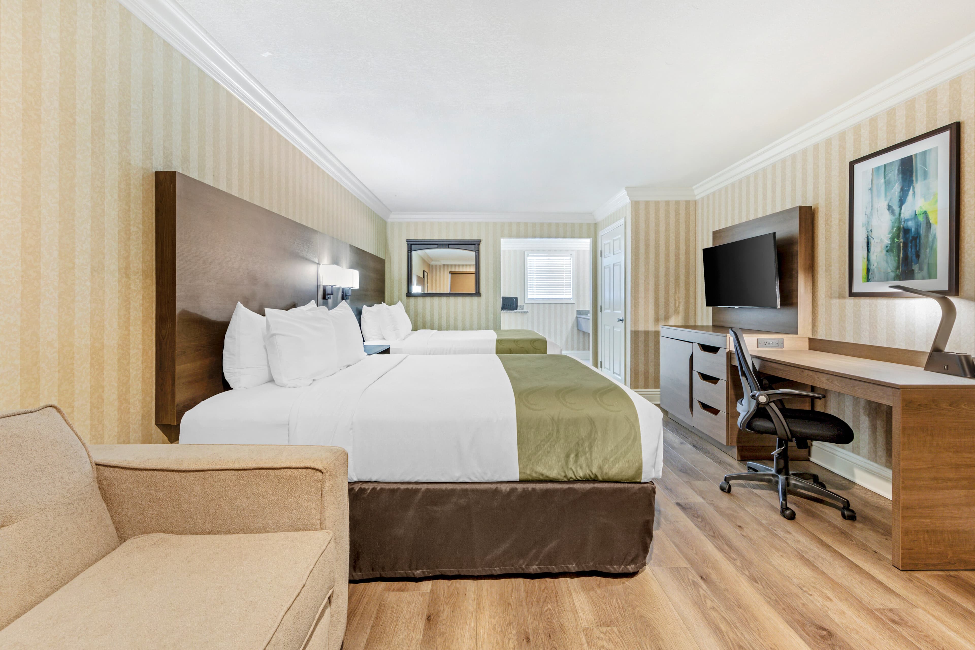 Quality Inn & Suites Anaheim Maingate — 8