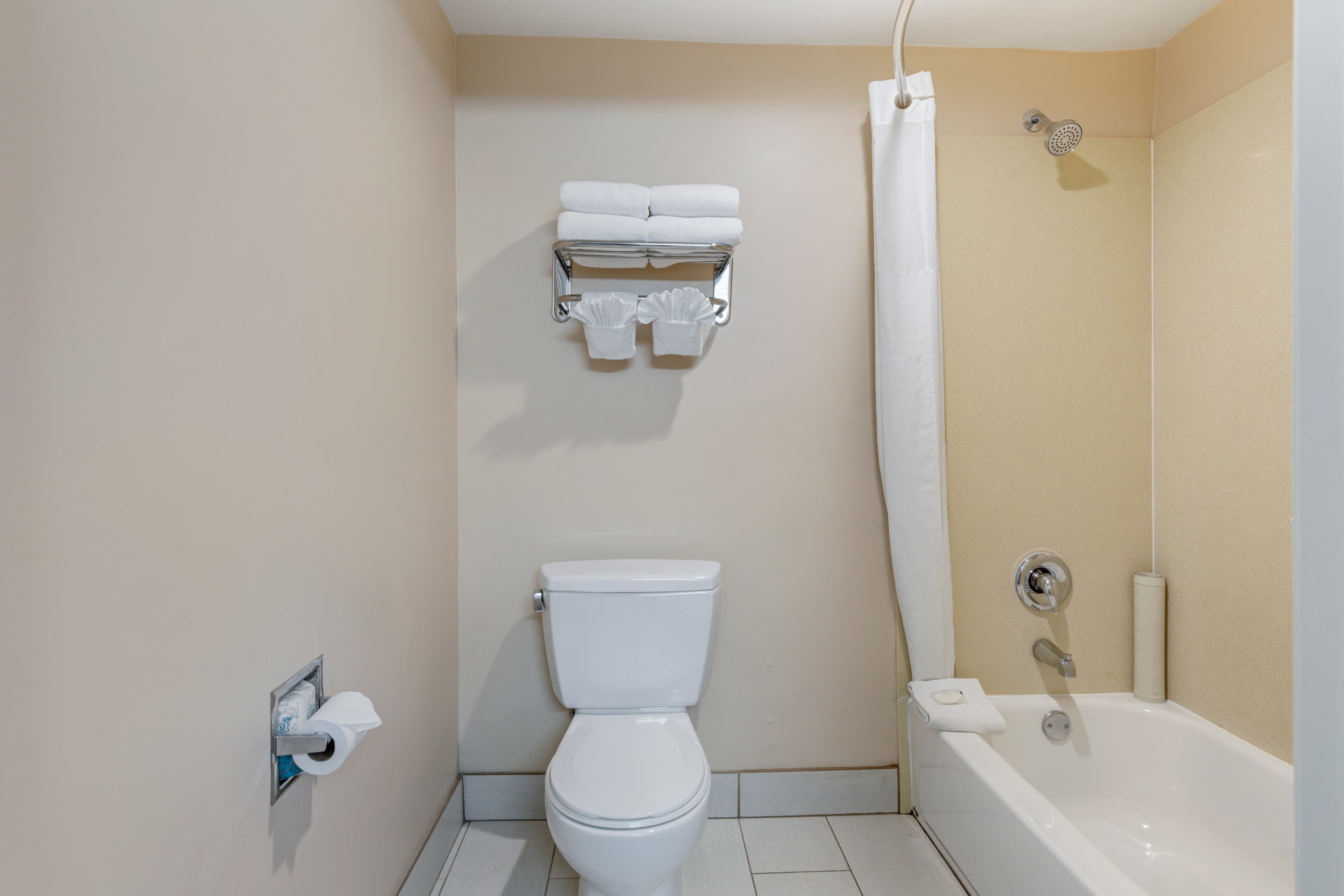 Quality Inn & Suites Anaheim Maingate — 10