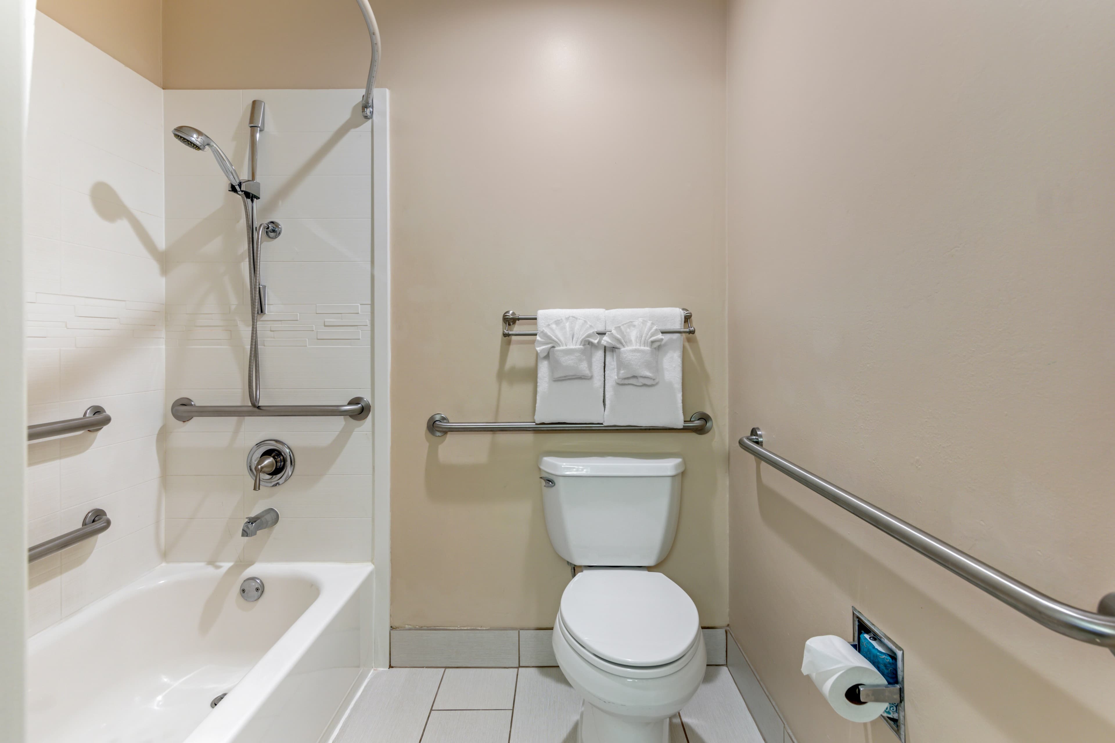 Quality Inn & Suites Anaheim Maingate — 12