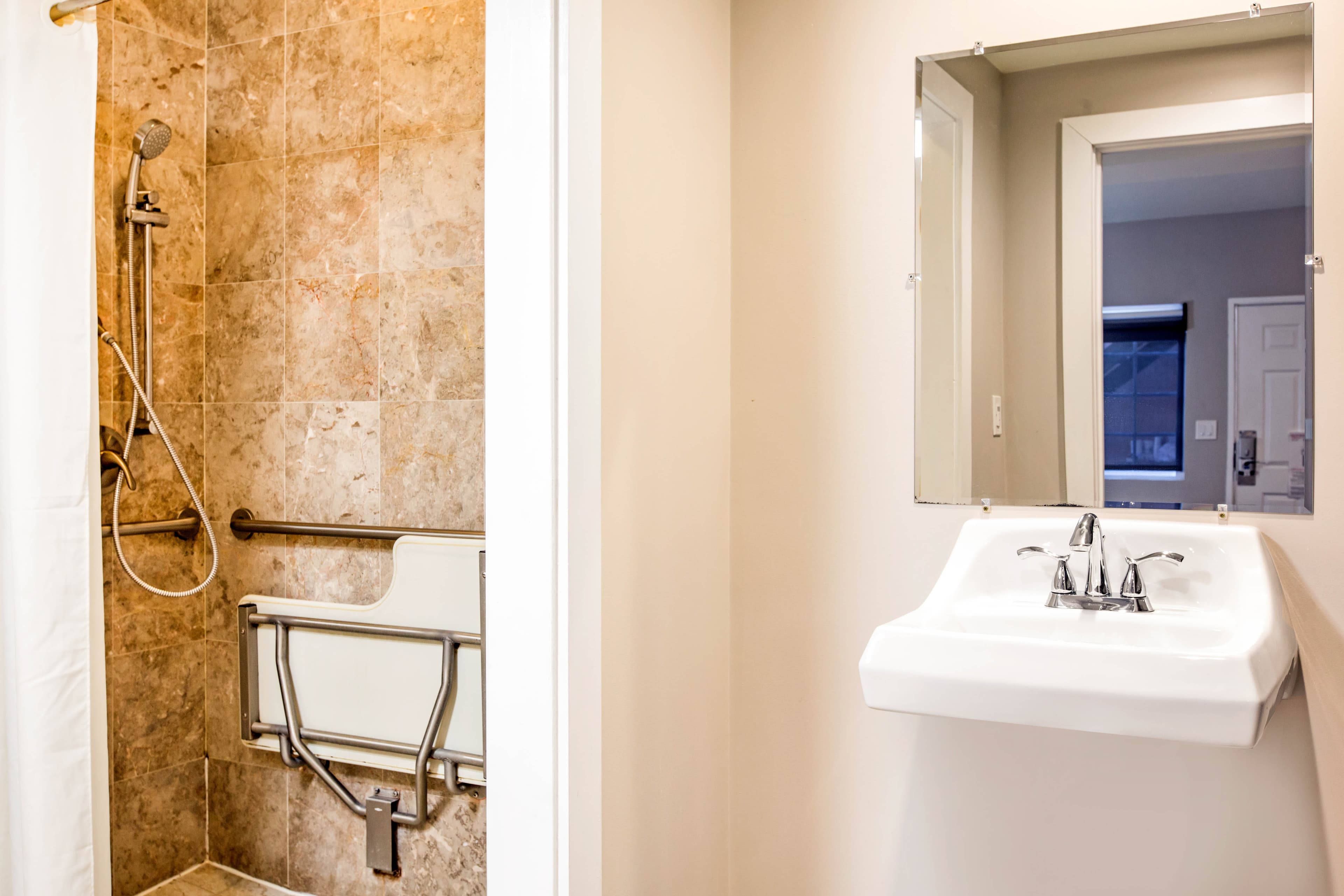 Rodeway Inn near Melrose Ave — 6