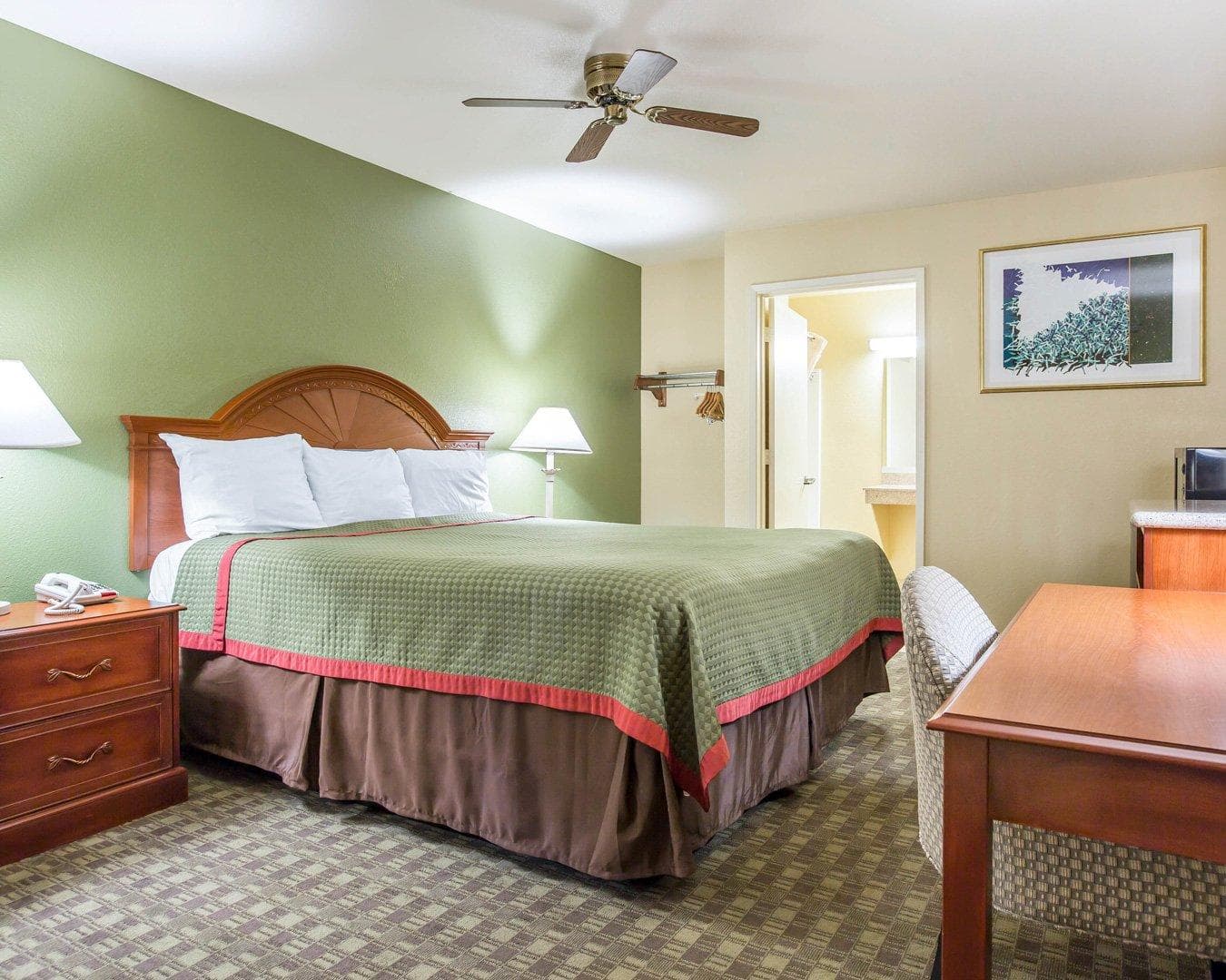 Rodeway Inn Delano - Image 2