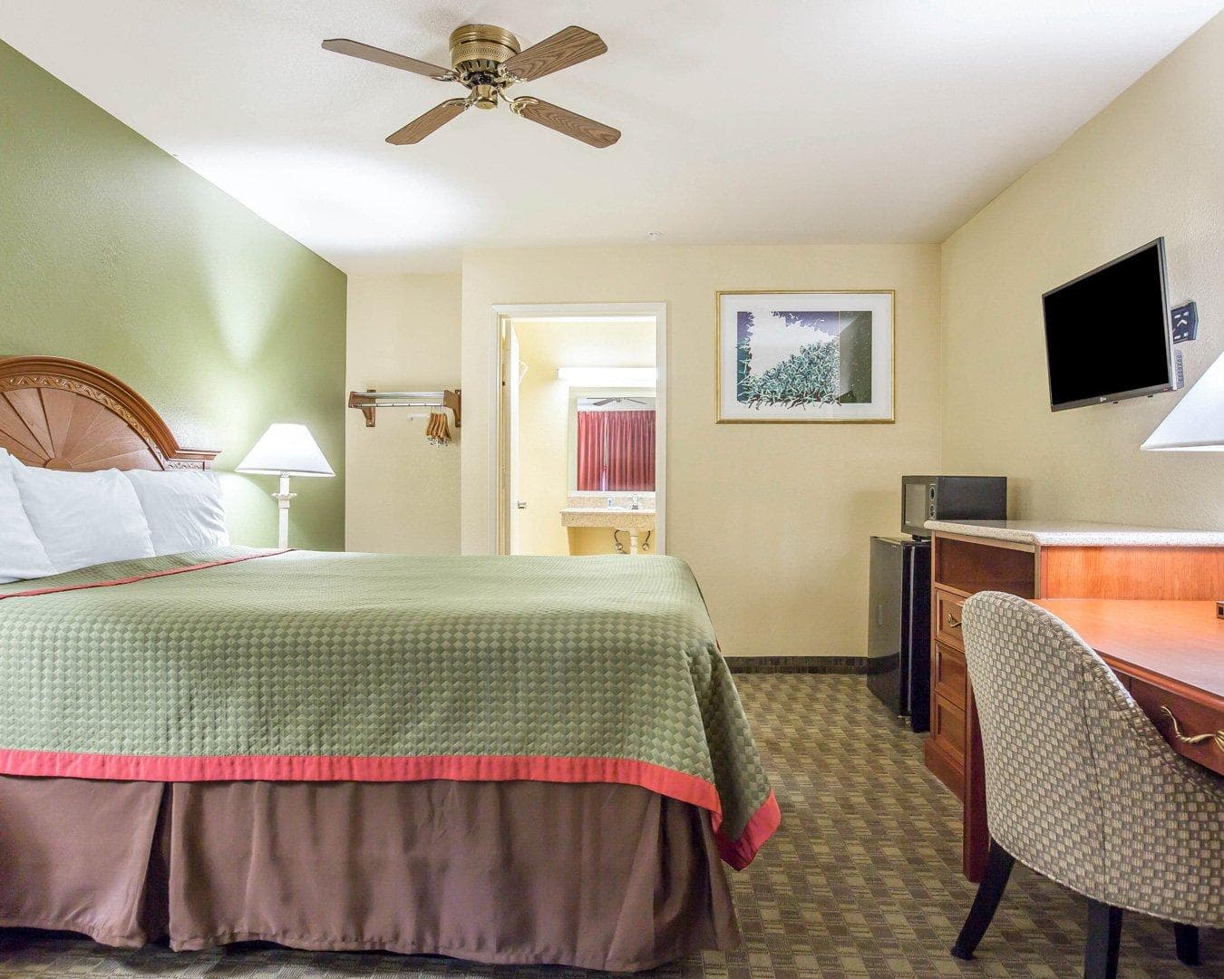 Rodeway Inn Delano - Image 5
