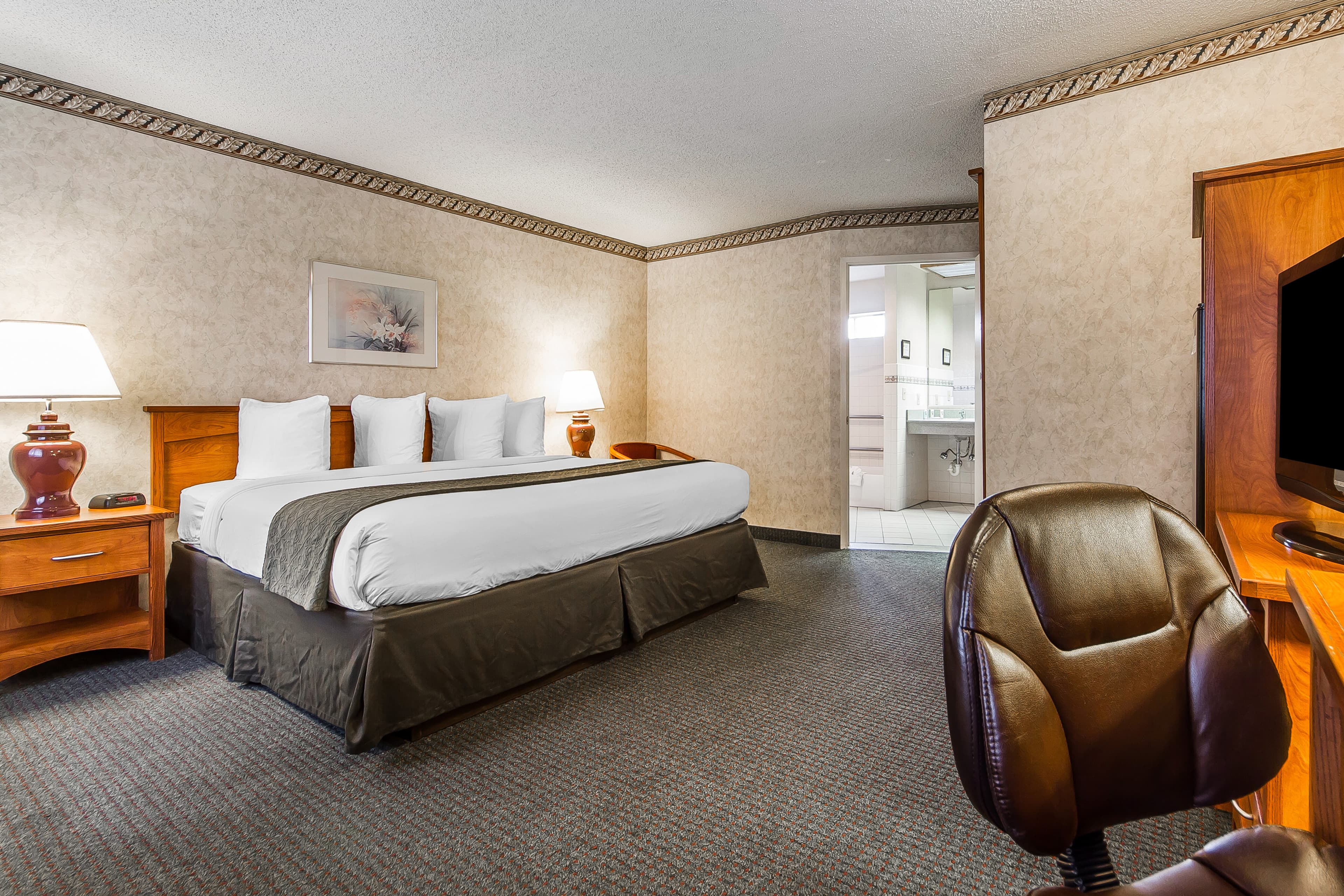 Quality Inn & Suites Silicon Valley - Image 4