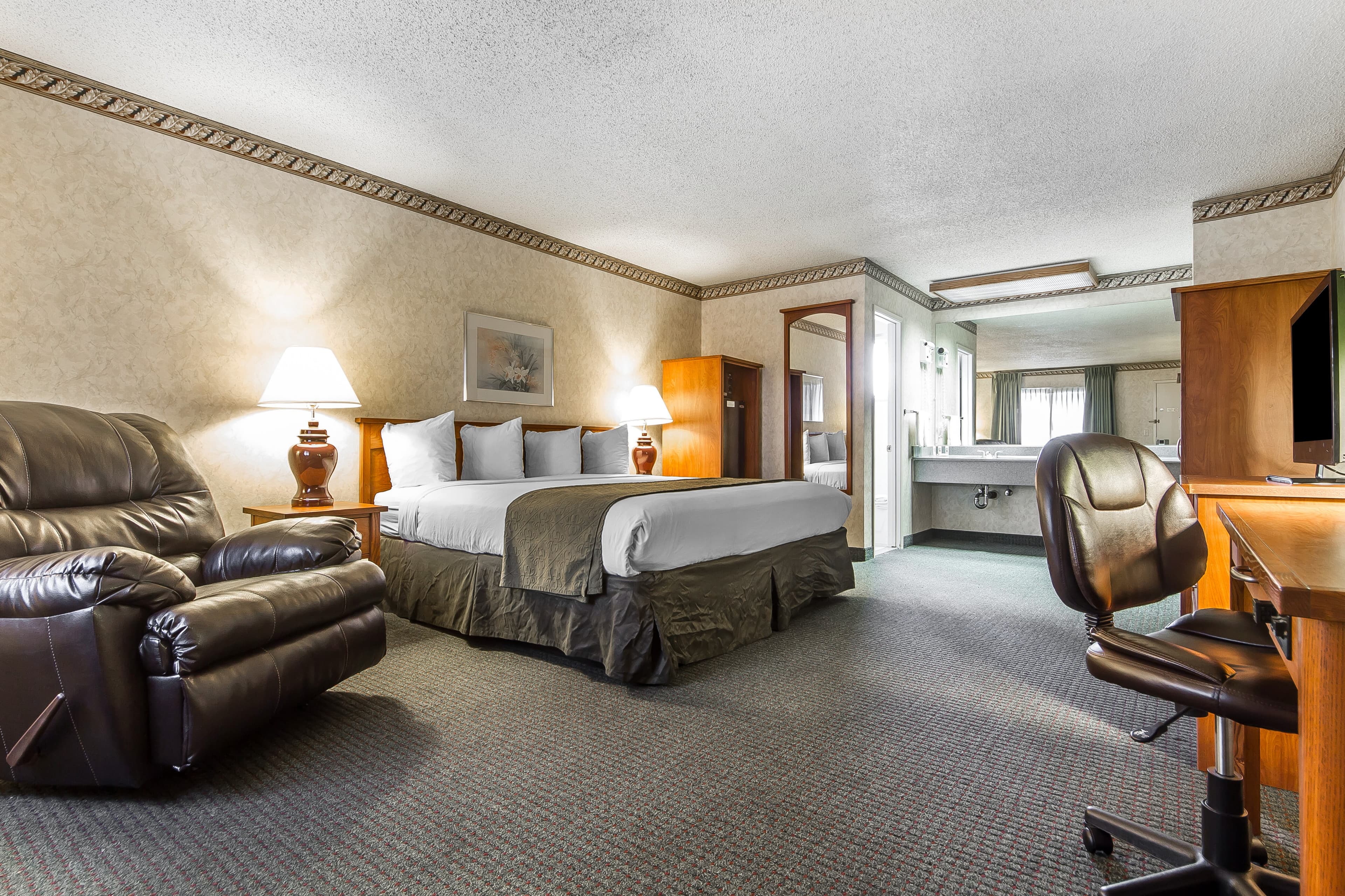 Quality Inn & Suites Silicon Valley — 10