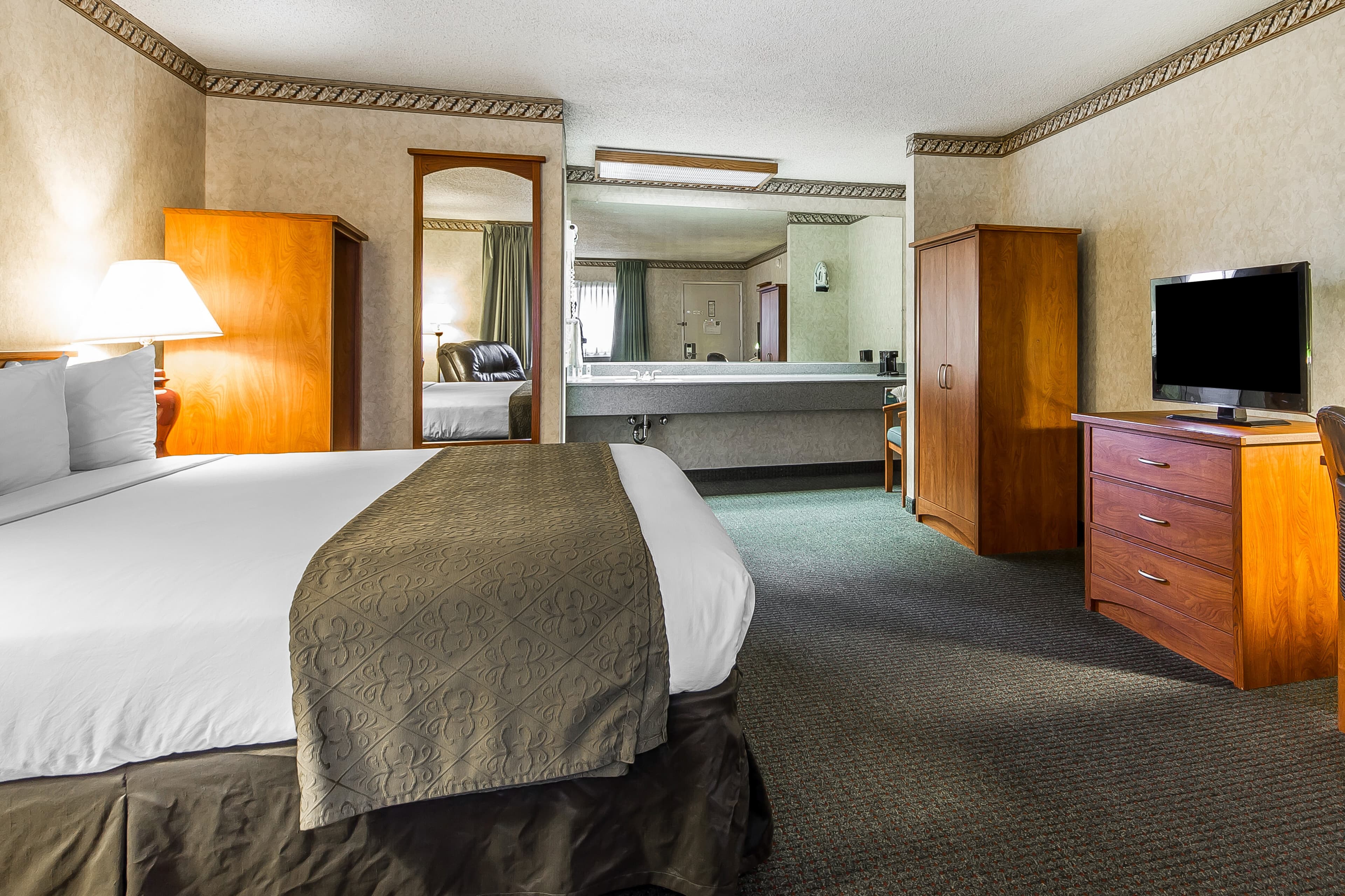 Quality Inn & Suites Silicon Valley — 12