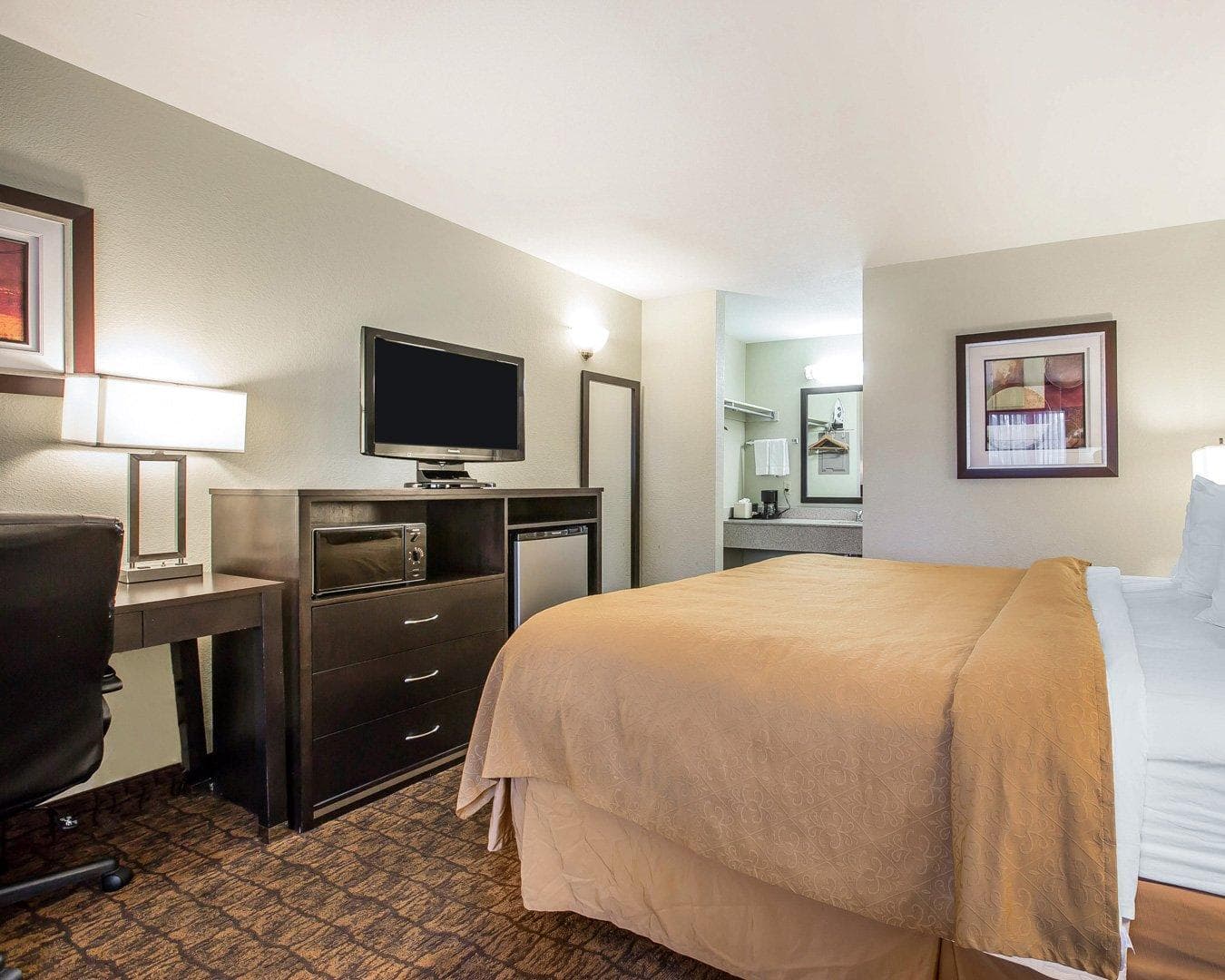 Quality Inn & Suites Woodland - Sacramento Airport - Image 3