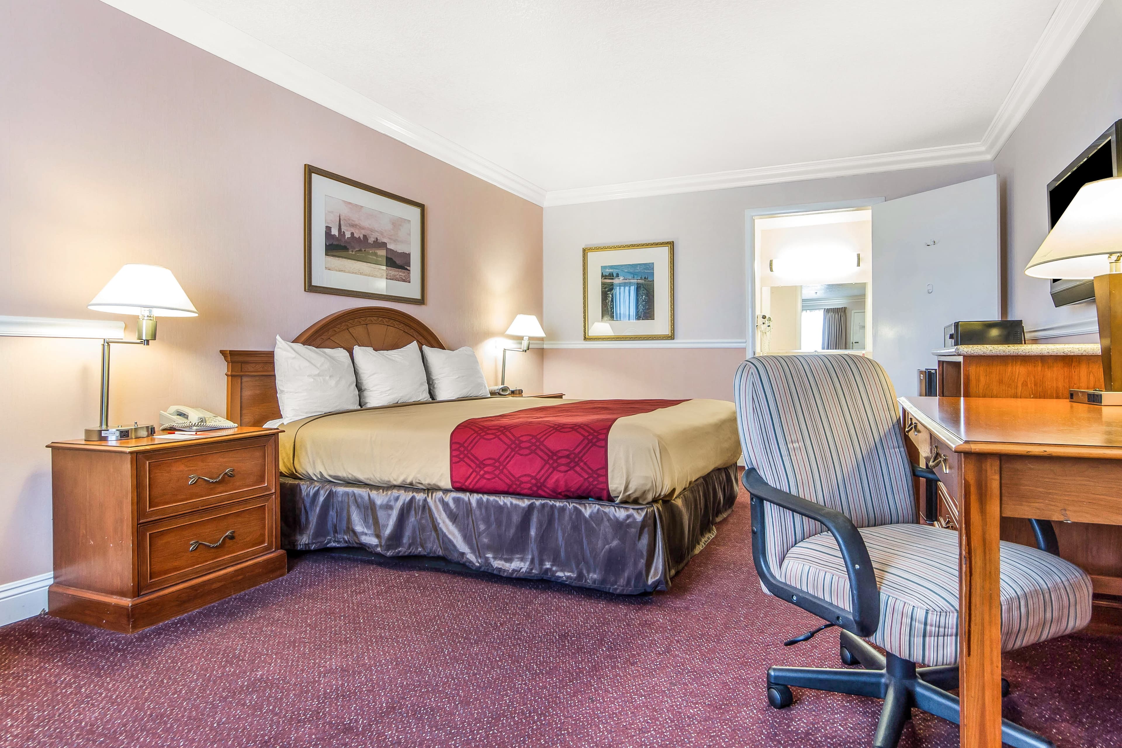 Econo Lodge Castro Valley I-580 - Image 3