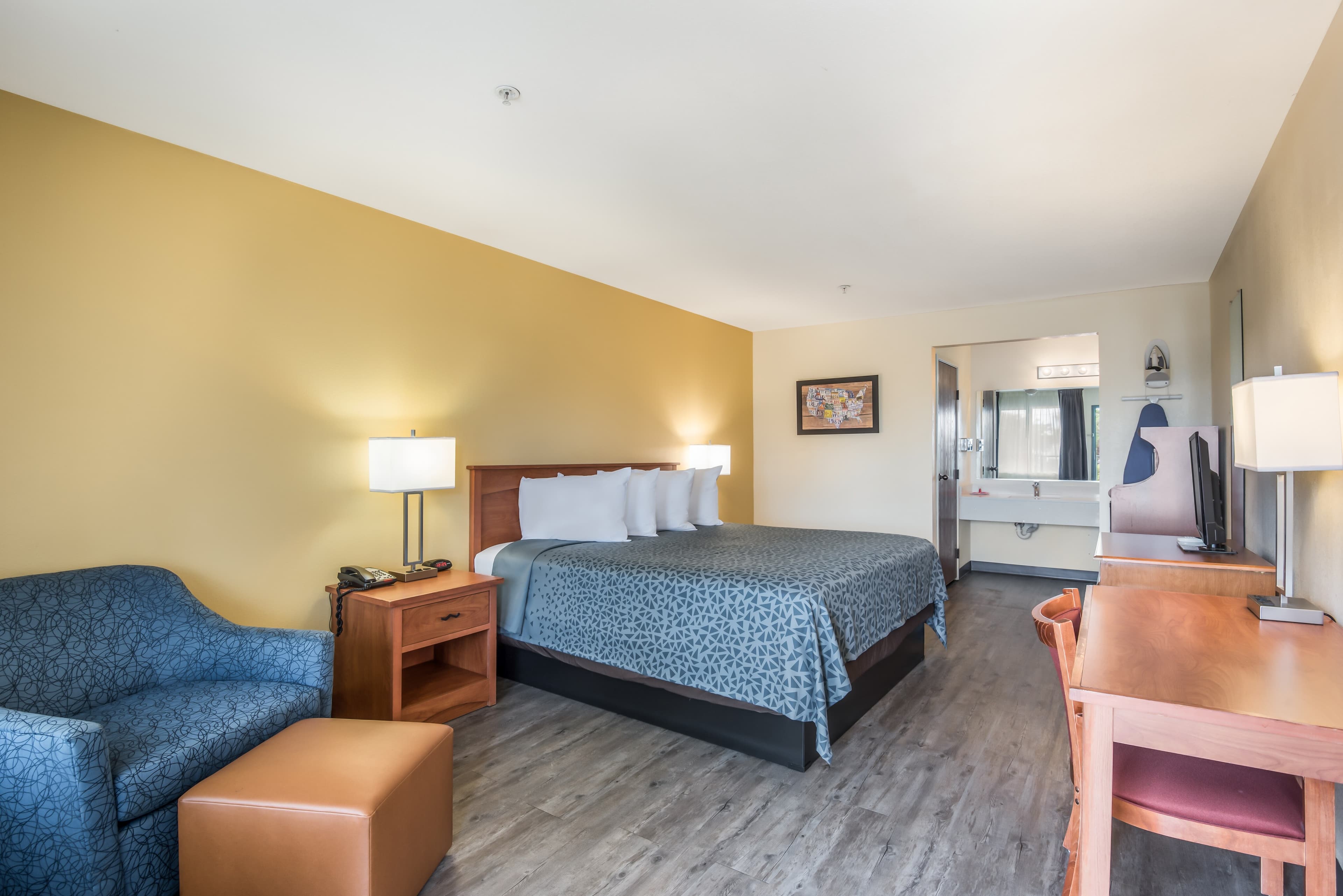 Econo Lodge Inn & Suites Lodi - Wine Country Area - Image 5