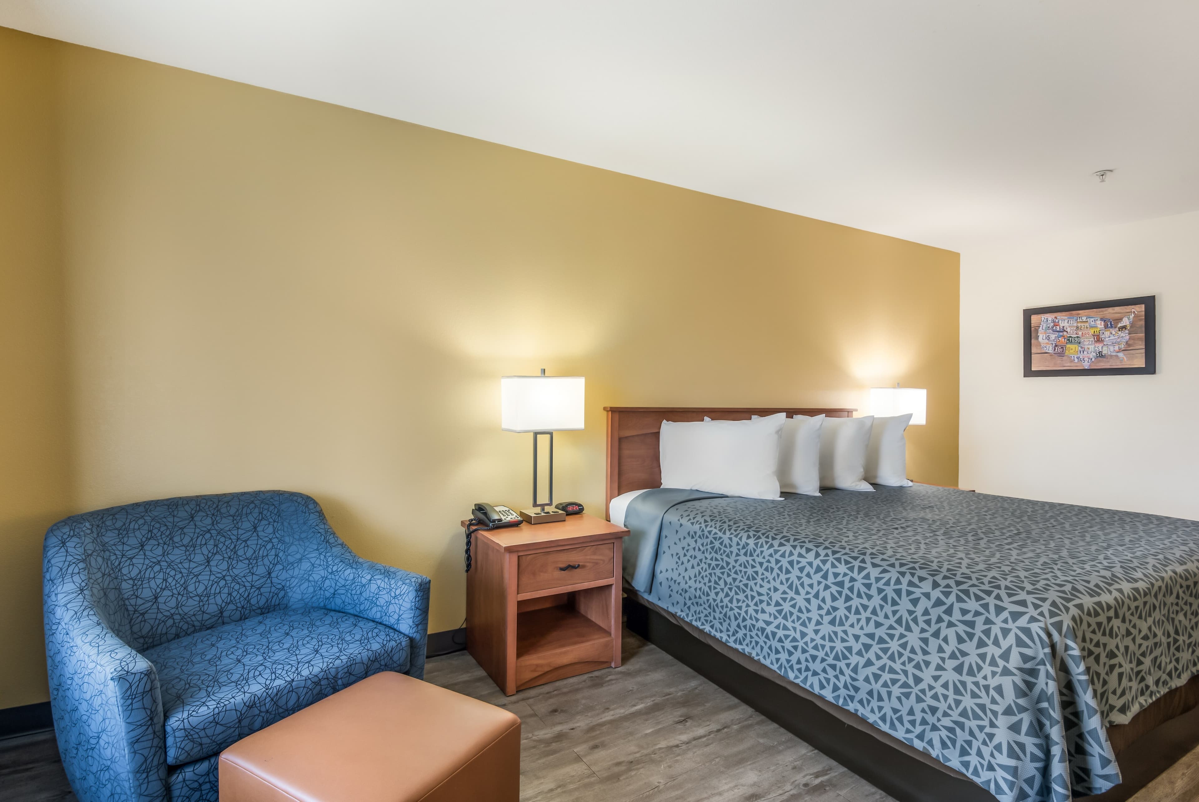 Econo Lodge Inn & Suites Lodi - Wine Country Area — 6