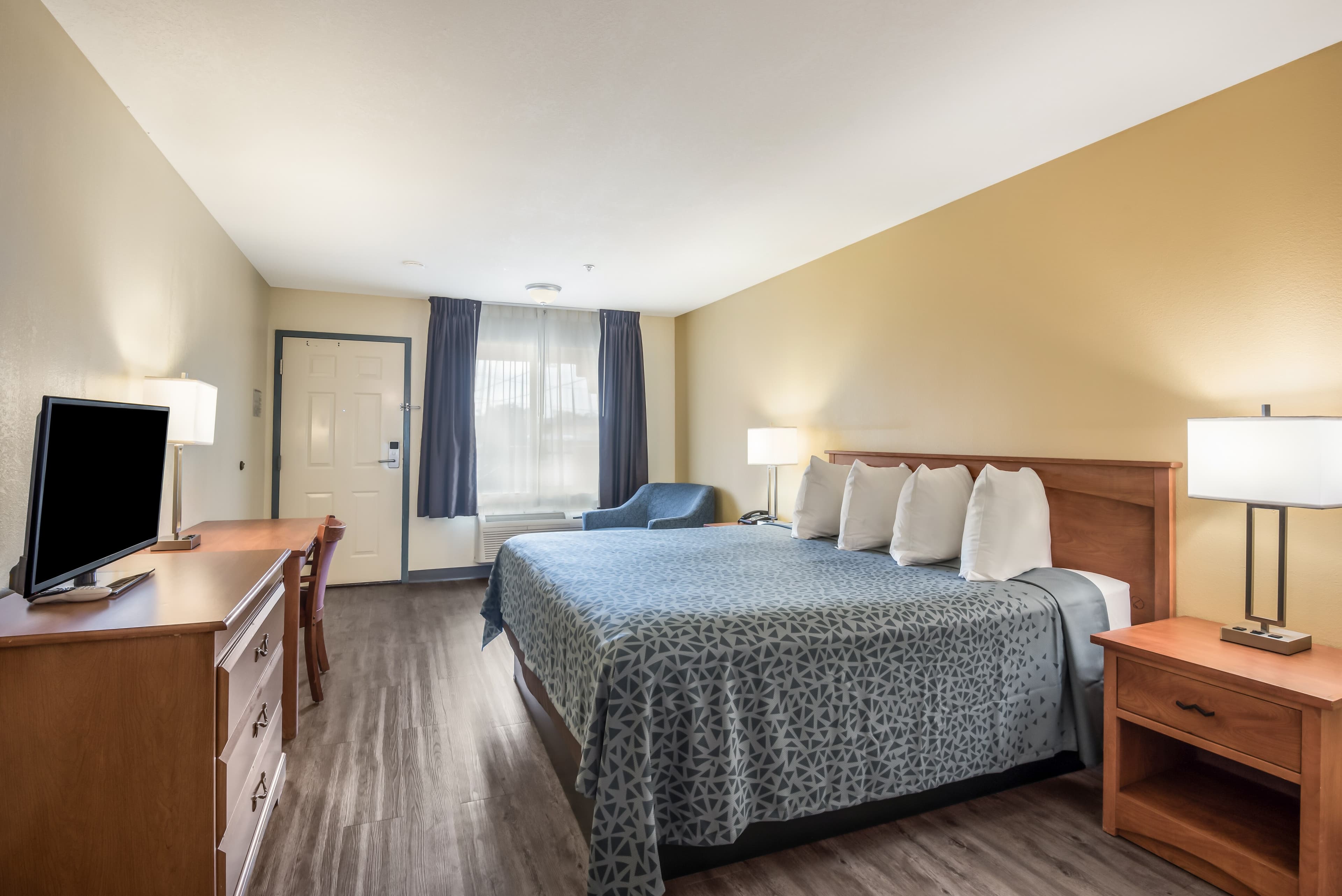 Econo Lodge Inn & Suites Lodi - Wine Country Area — 8