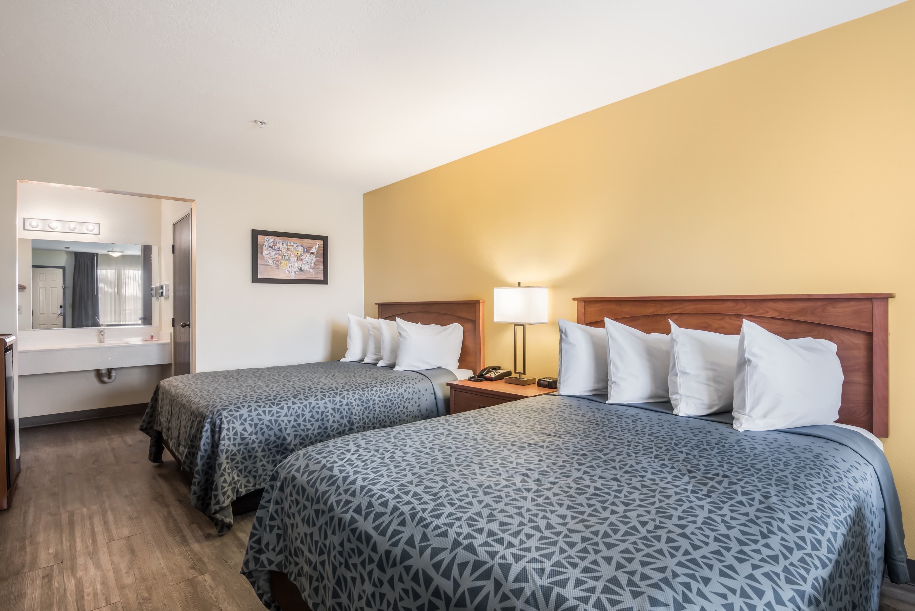 Econo Lodge Inn & Suites Lodi - Wine Country Area — 14