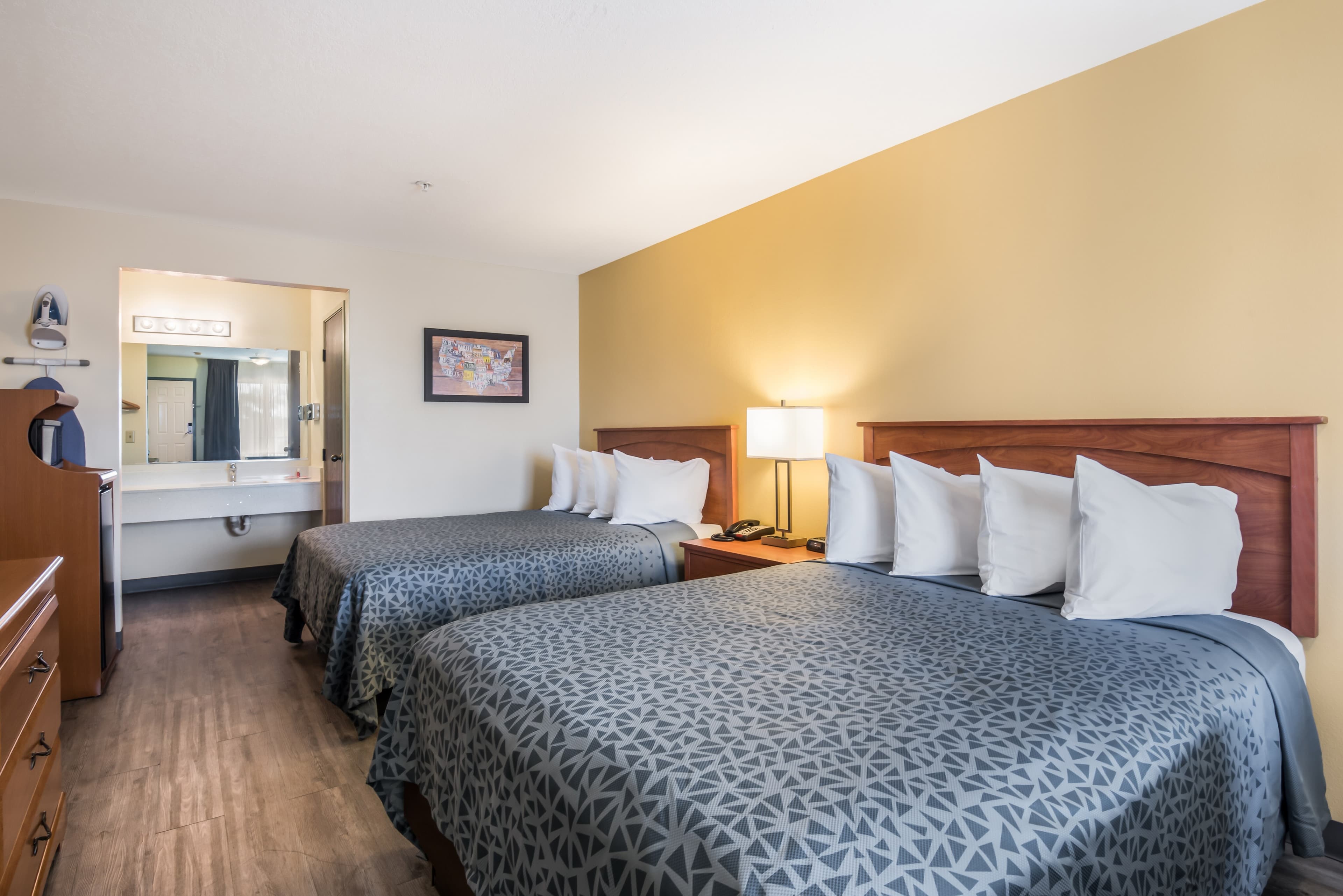 Econo Lodge Inn & Suites Lodi - Wine Country Area — 16