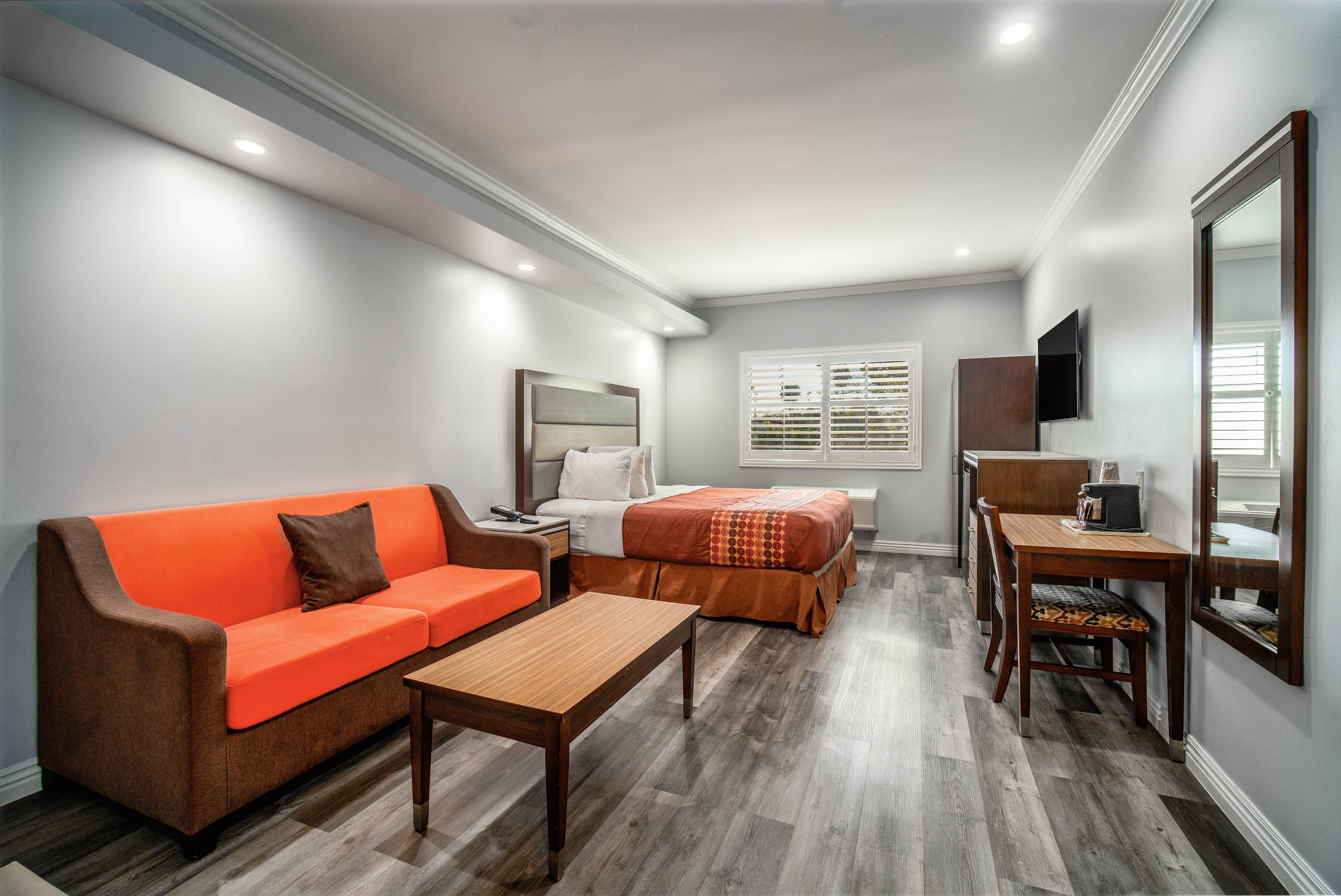 Rodeway Inn & Suites Pasadena - Image 2