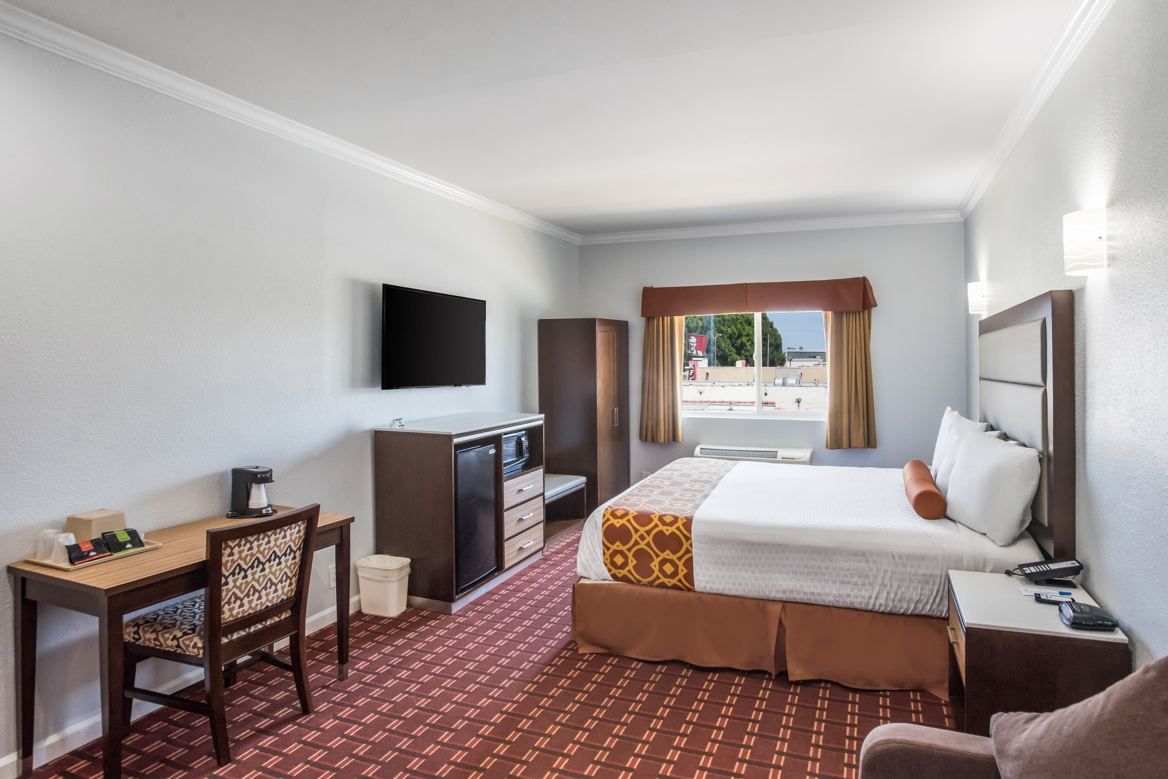 Rodeway Inn & Suites Pasadena — 6