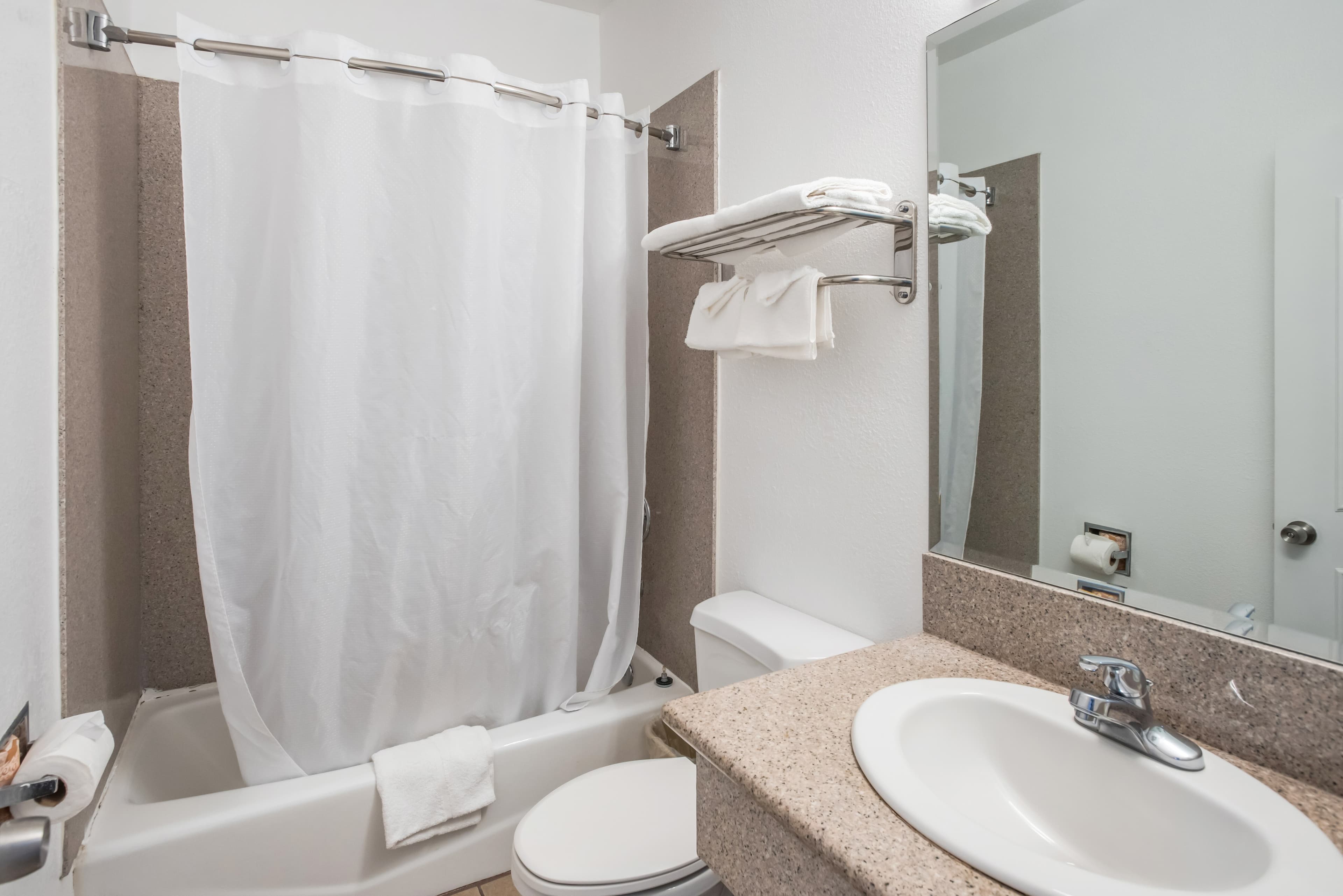 Rodeway Inn & Suites Pasadena — 9