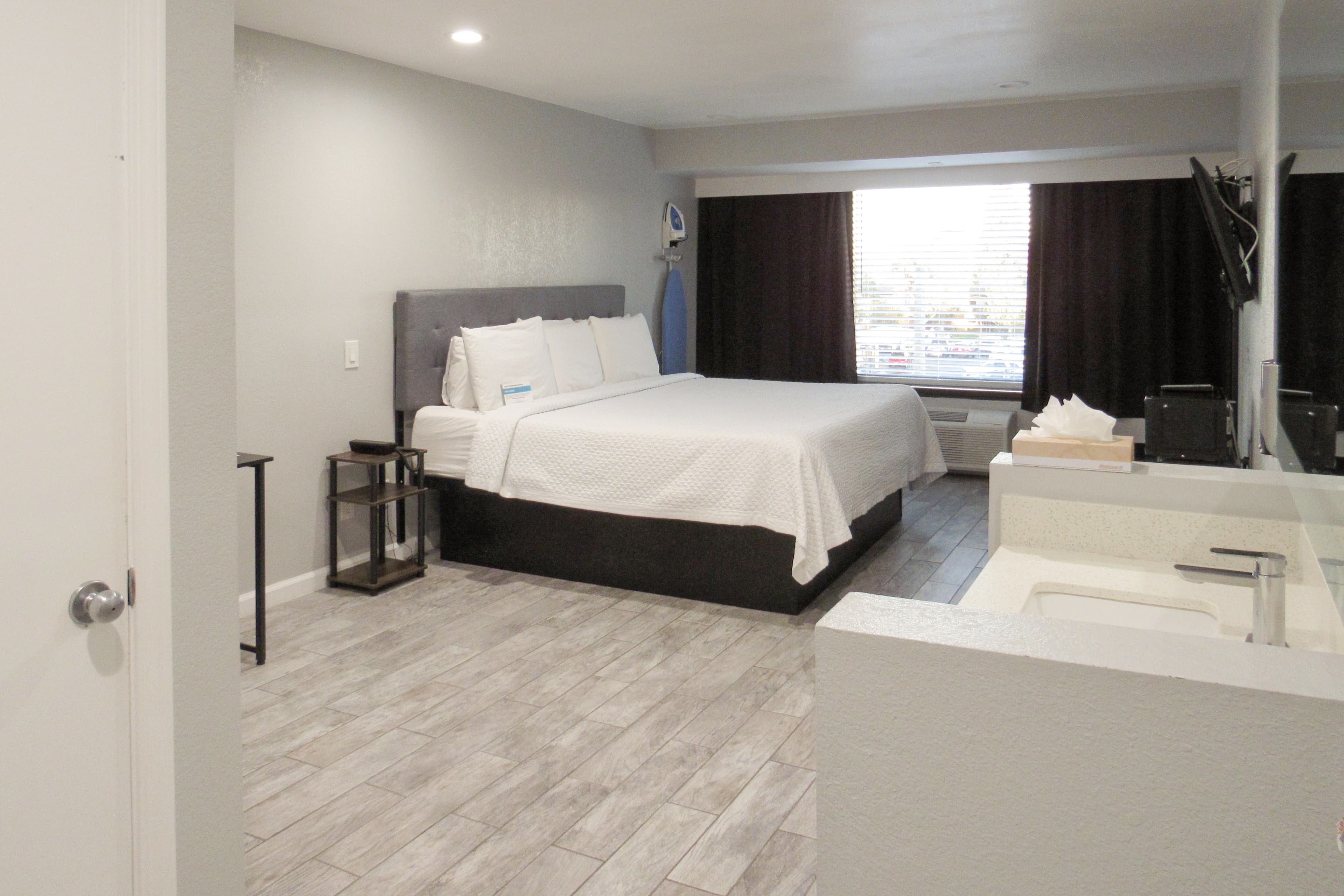 Capri Suites Anaheim — 7