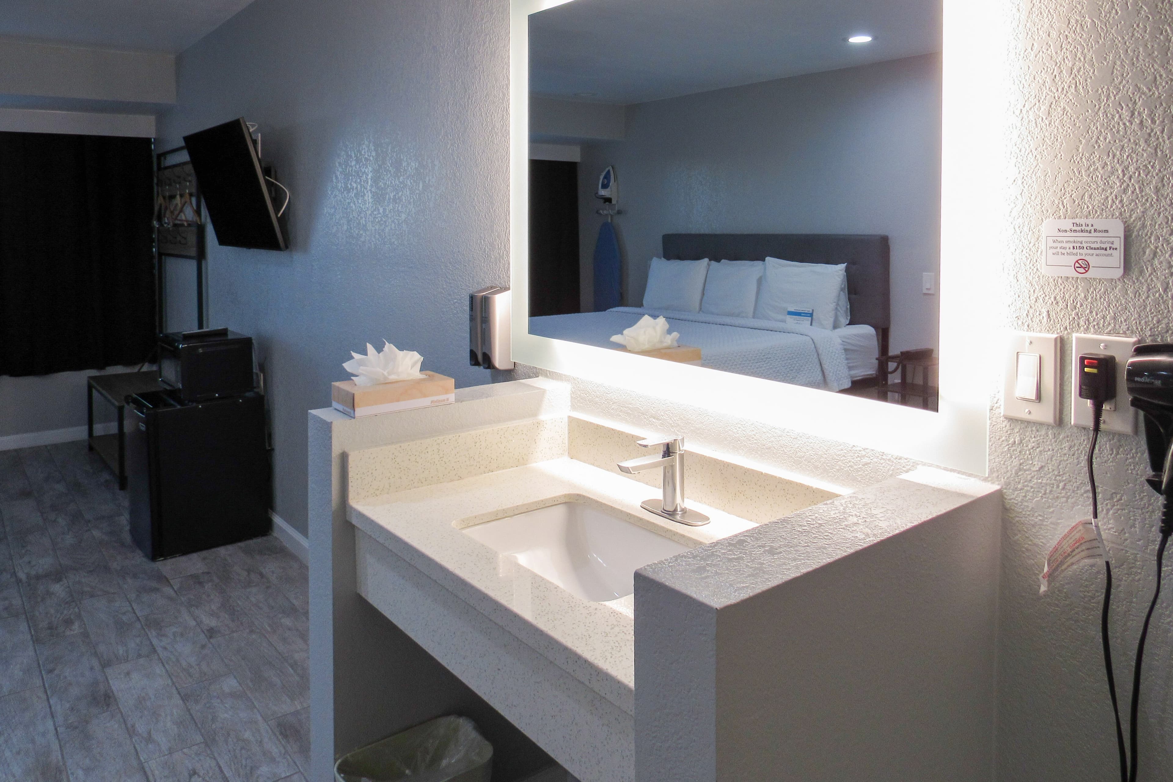 Capri Suites Anaheim — 8