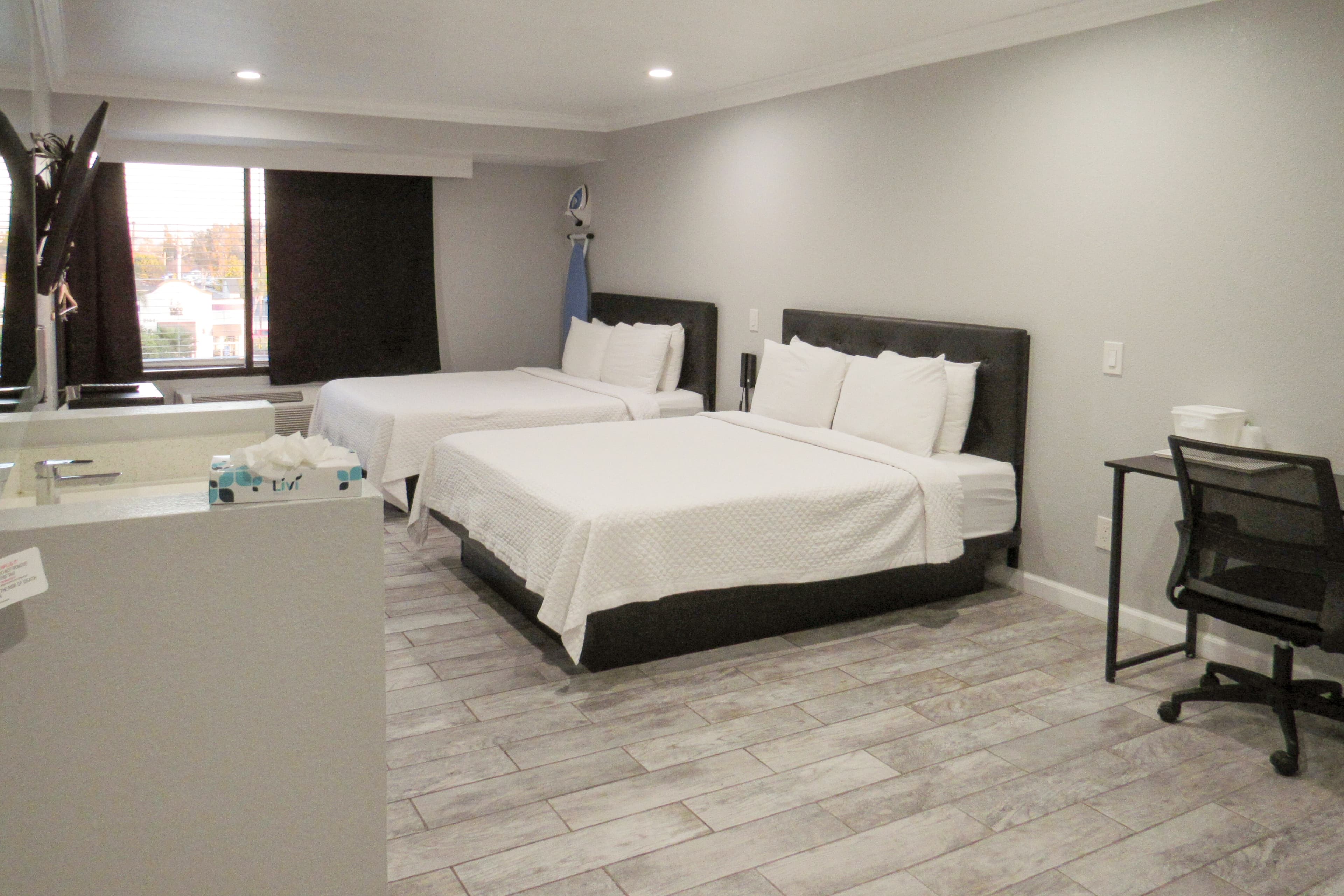 Capri Suites Anaheim — 11