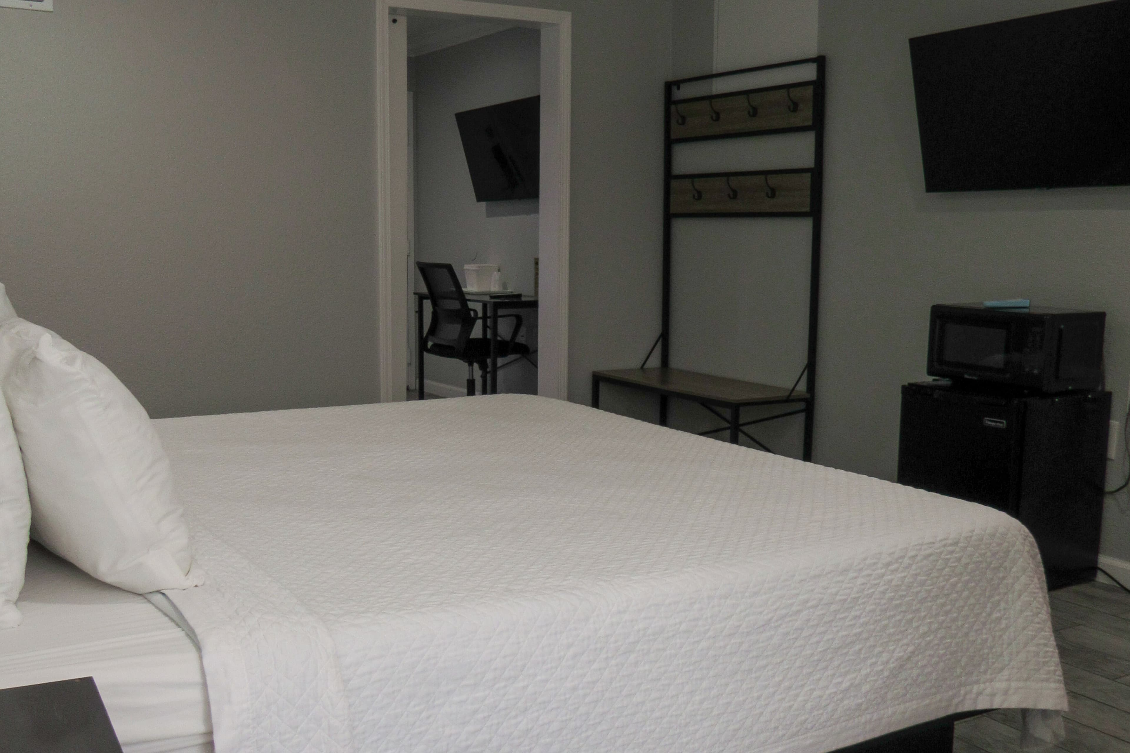 Capri Suites Anaheim — 18