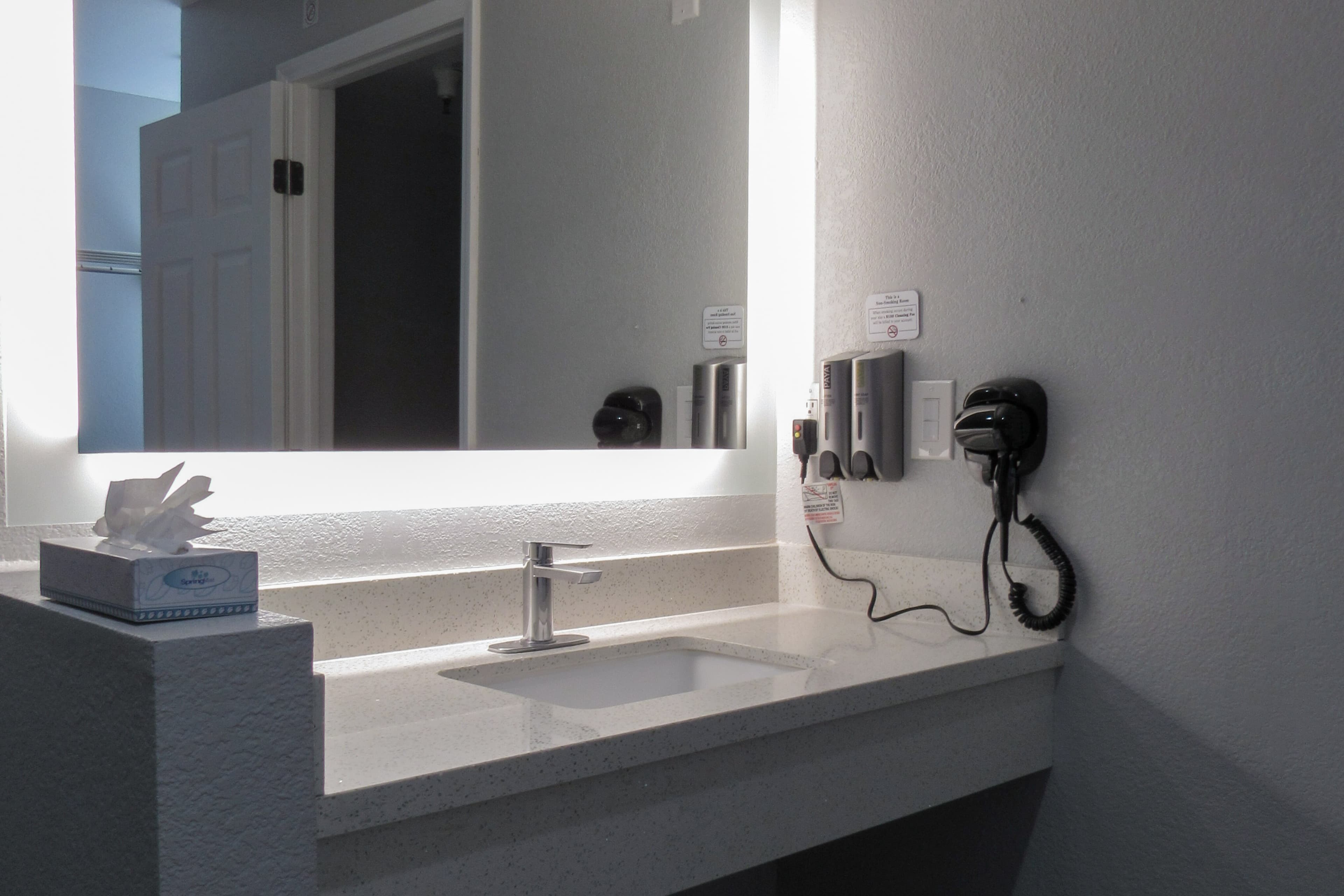 Capri Suites Anaheim - Image 4