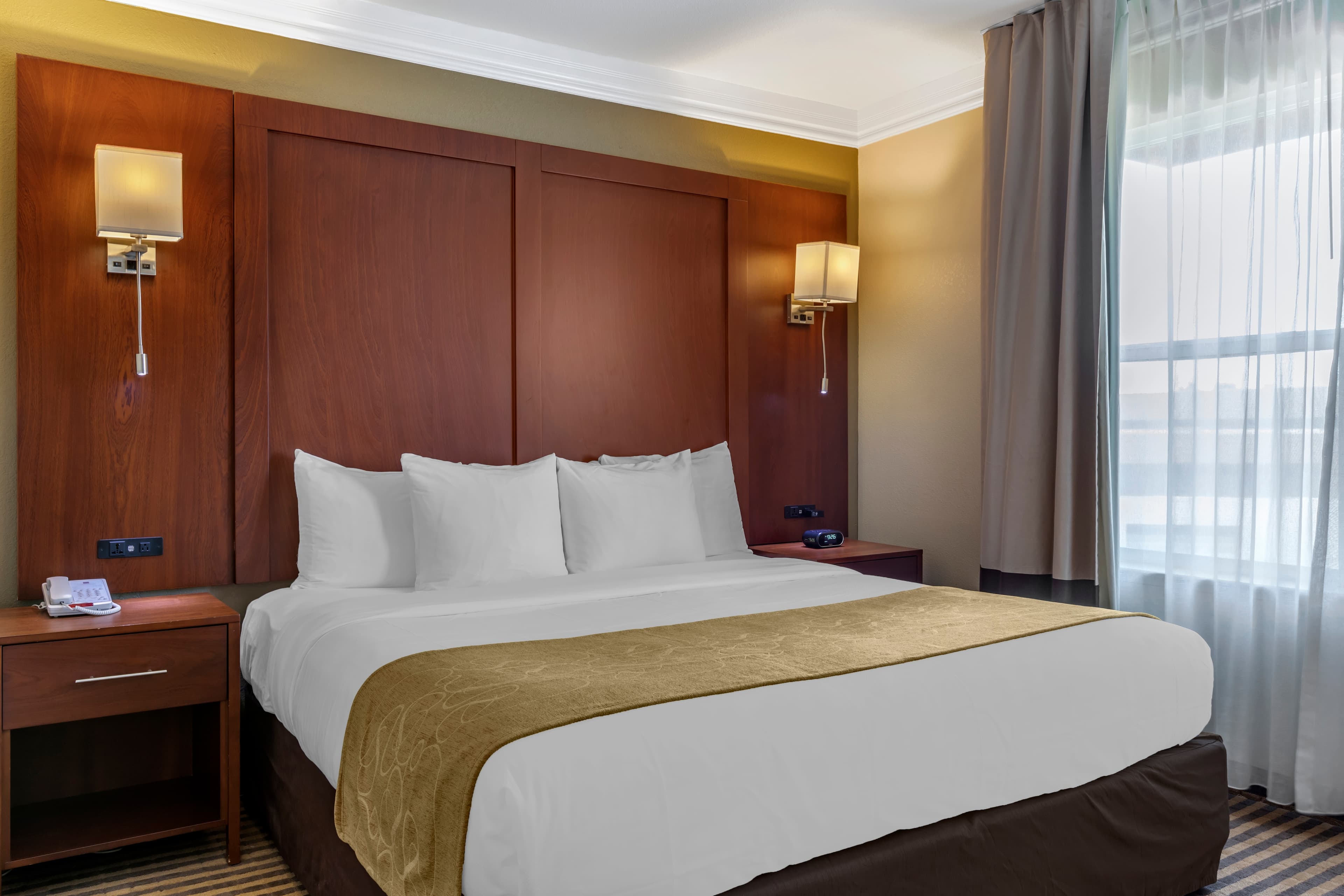 Comfort Suites Visalia - Convention Center — 2