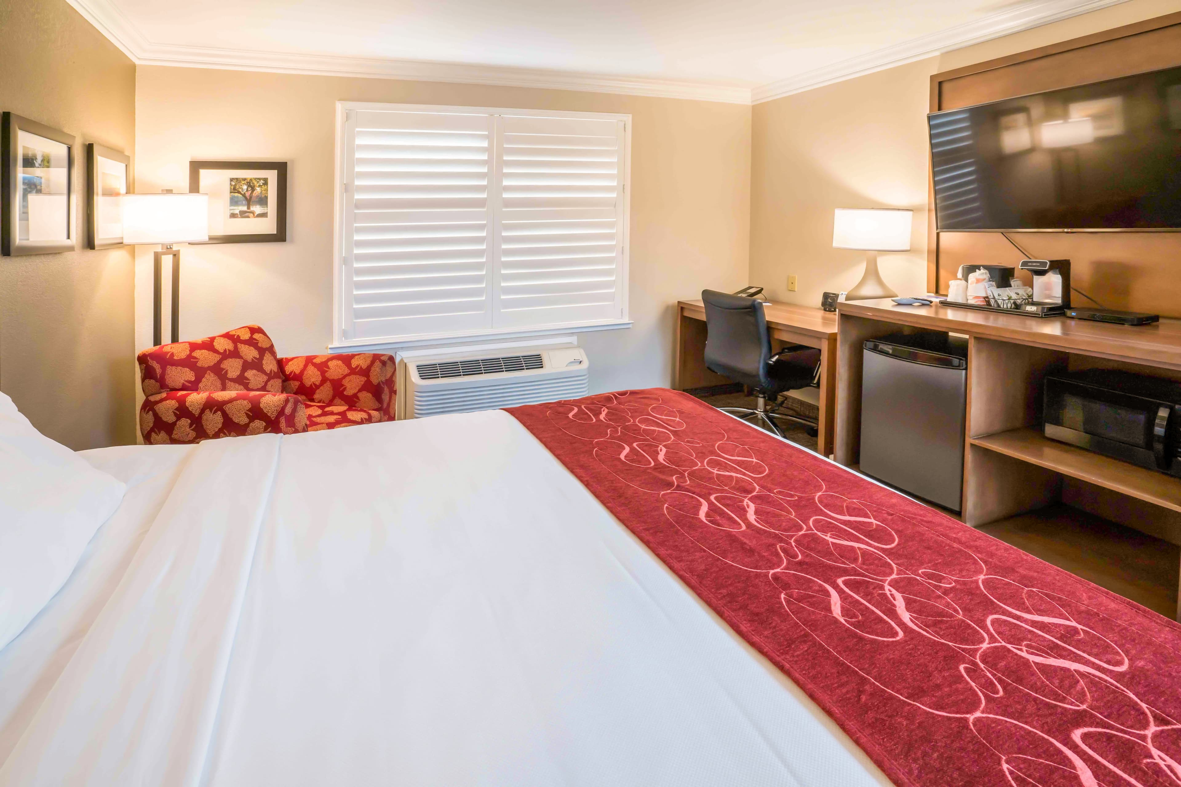 Comfort Suites Fresno River Park — 3