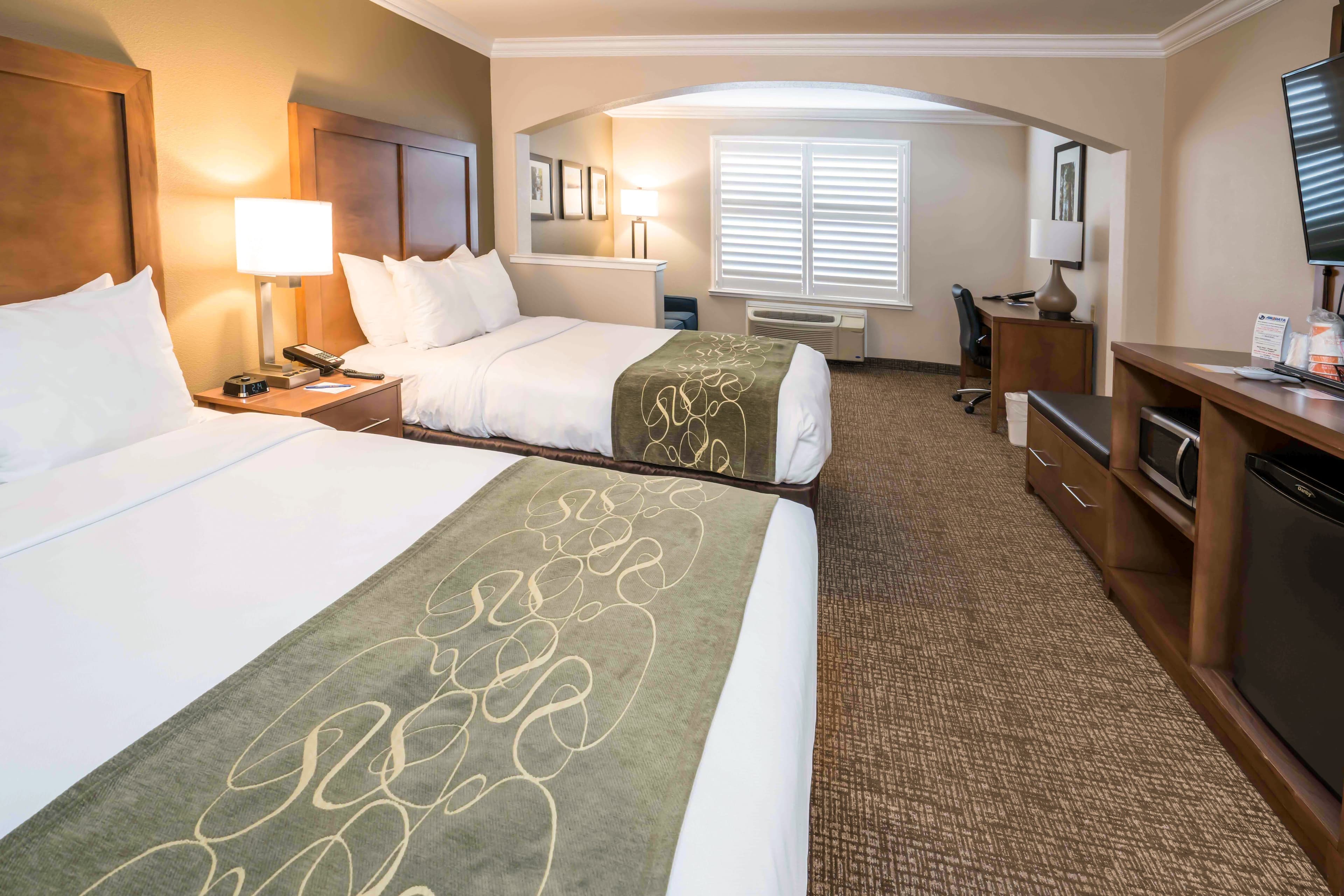 Comfort Suites Fresno River Park — 12