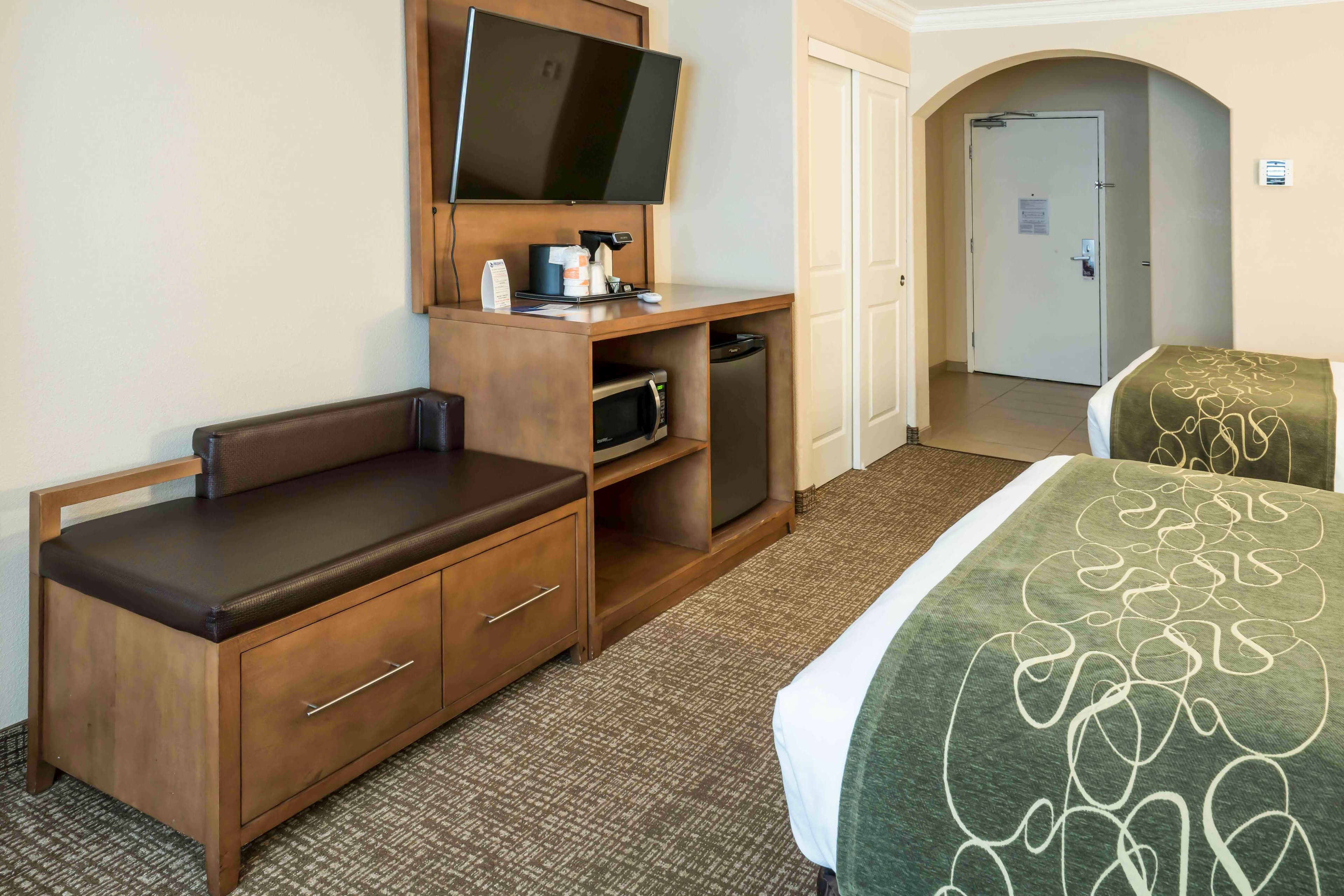 Comfort Suites Fresno River Park — 14