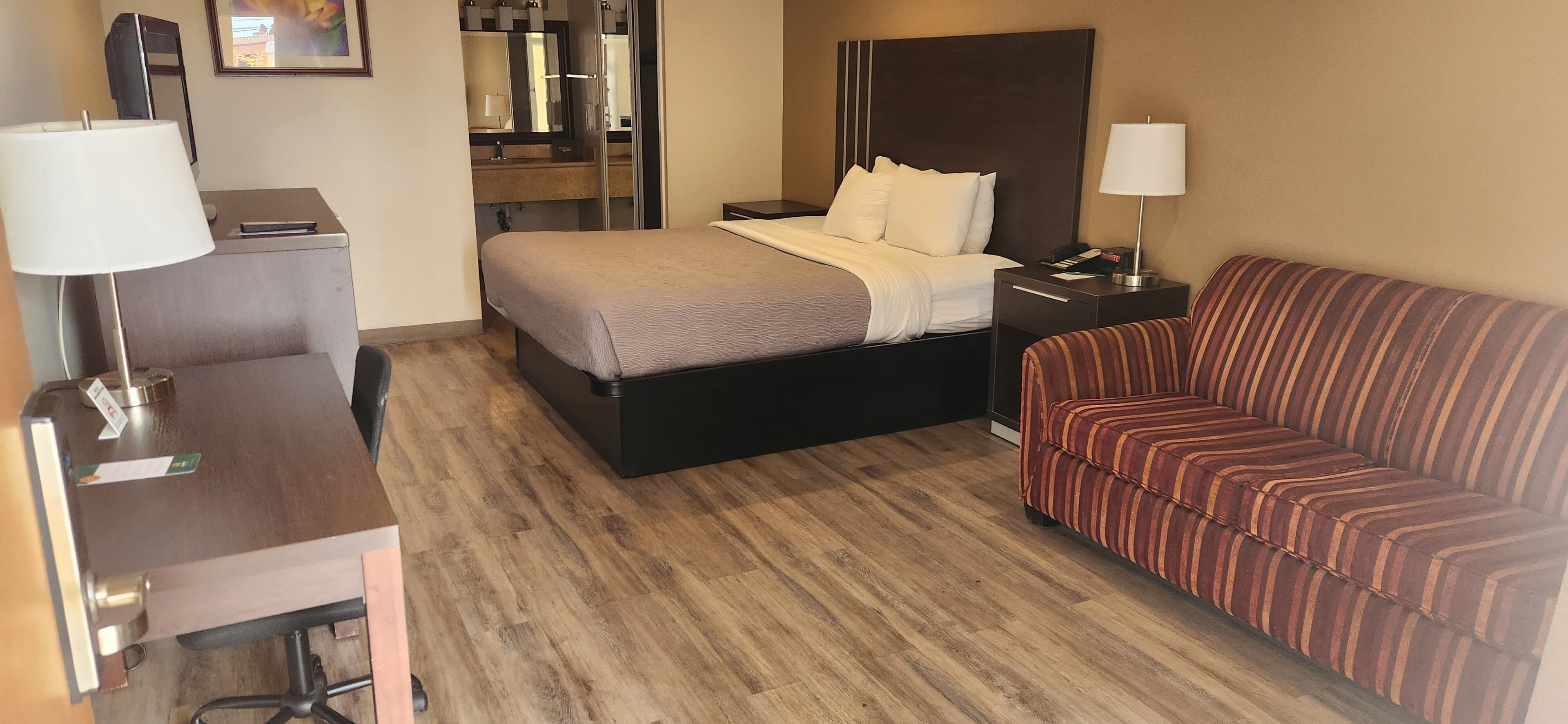 Quality Inn Long Beach - Signal Hill - Image 2