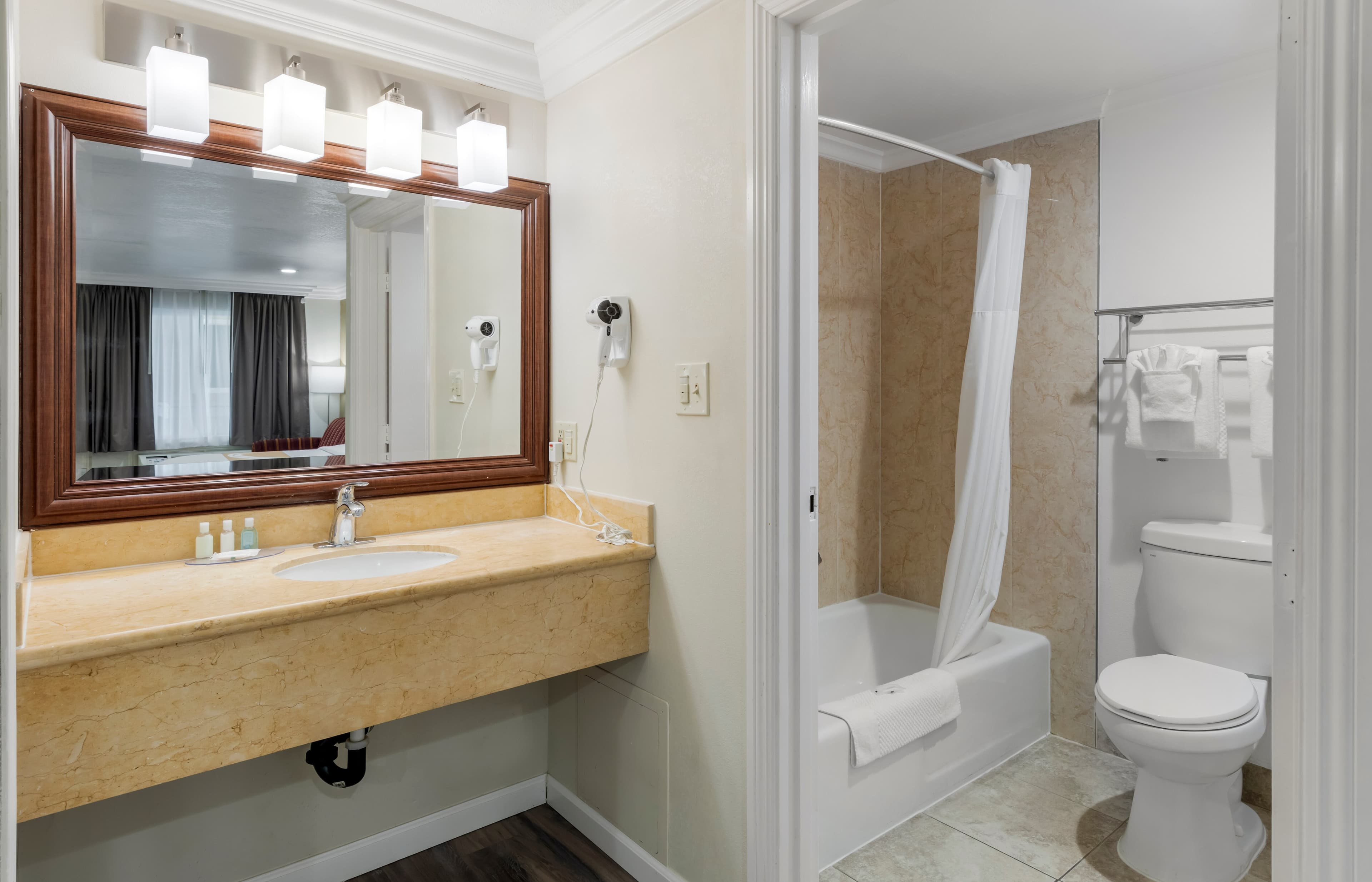Quality Inn Long Beach - Signal Hill - Image 3