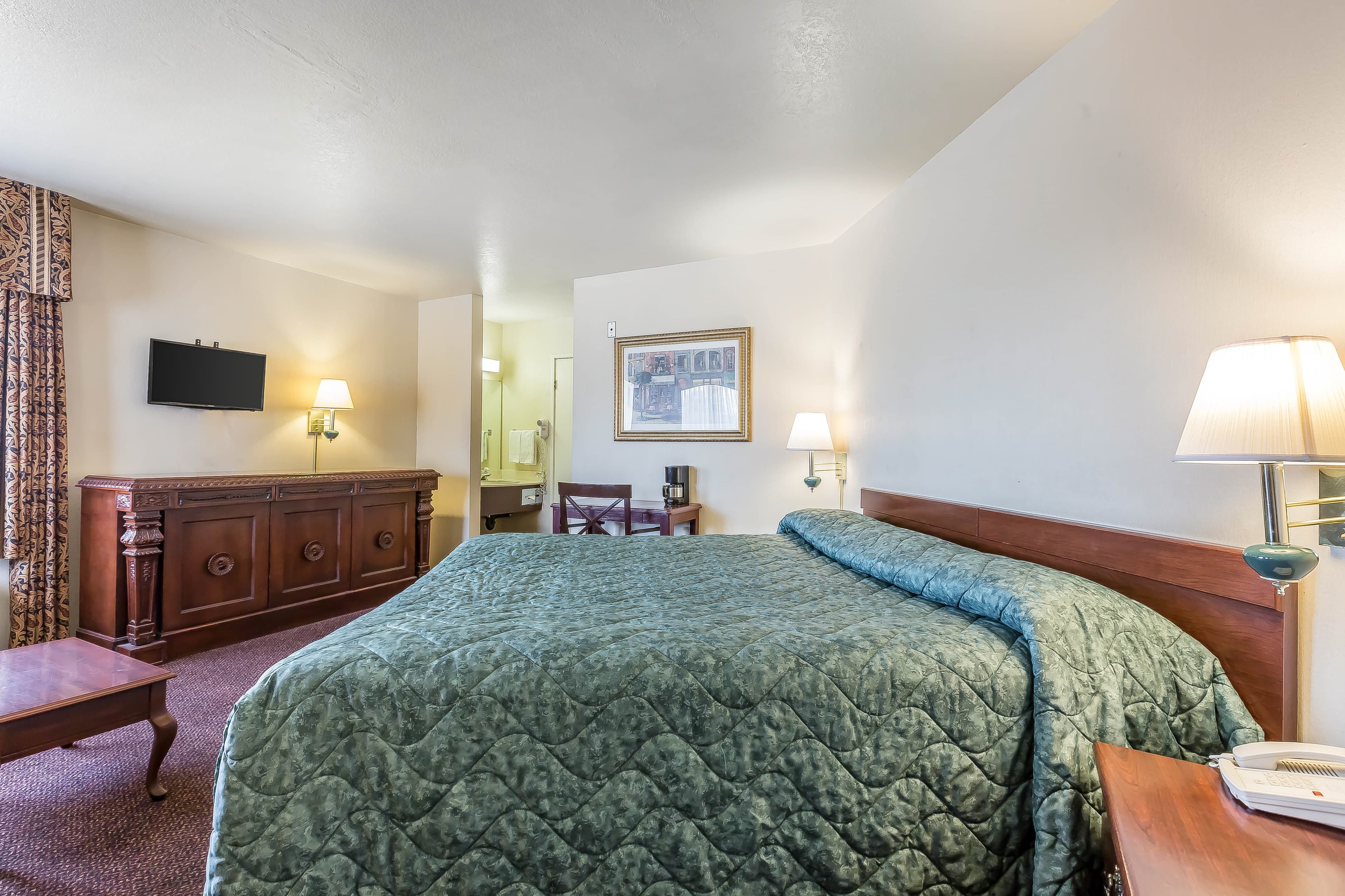 Rodeway Inn Magic Mountain Area — 8