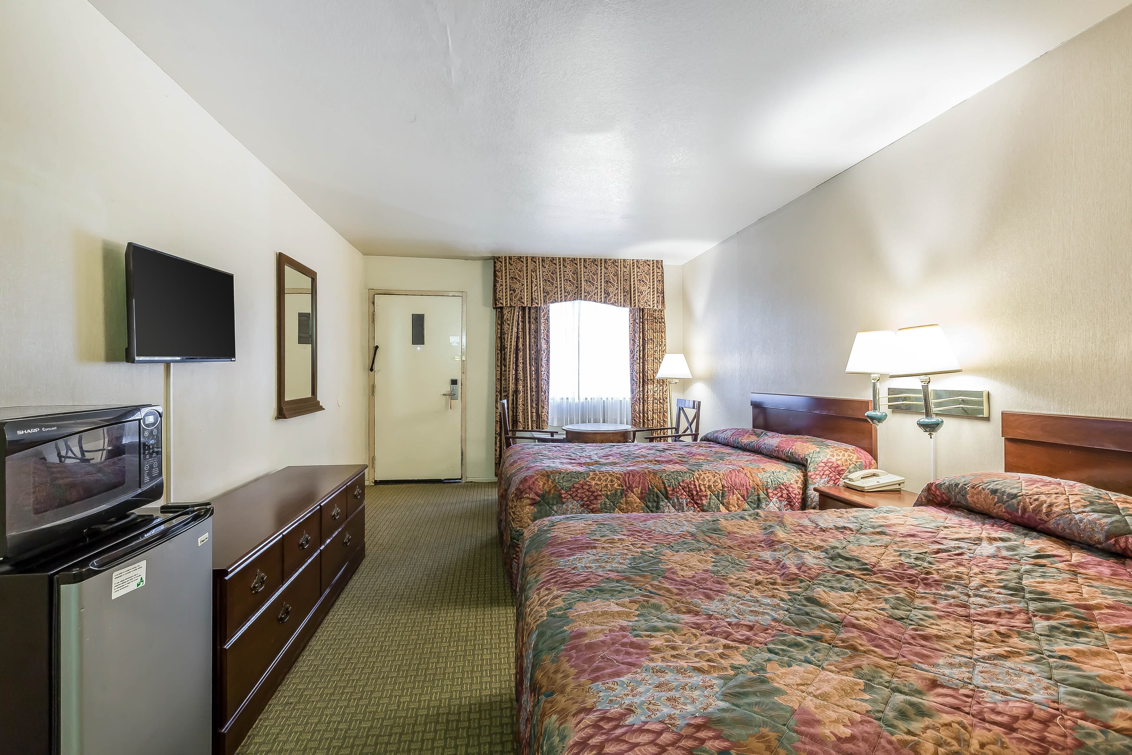 Rodeway Inn Magic Mountain Area — 22