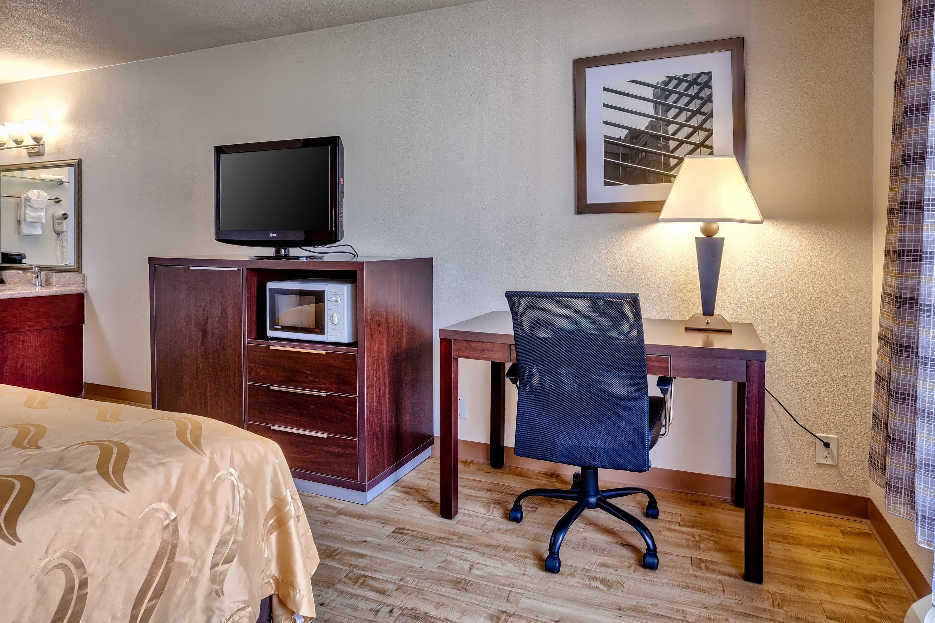 Quality Inn near Six Flags Discovery Kingdom-Napa Valley — 6