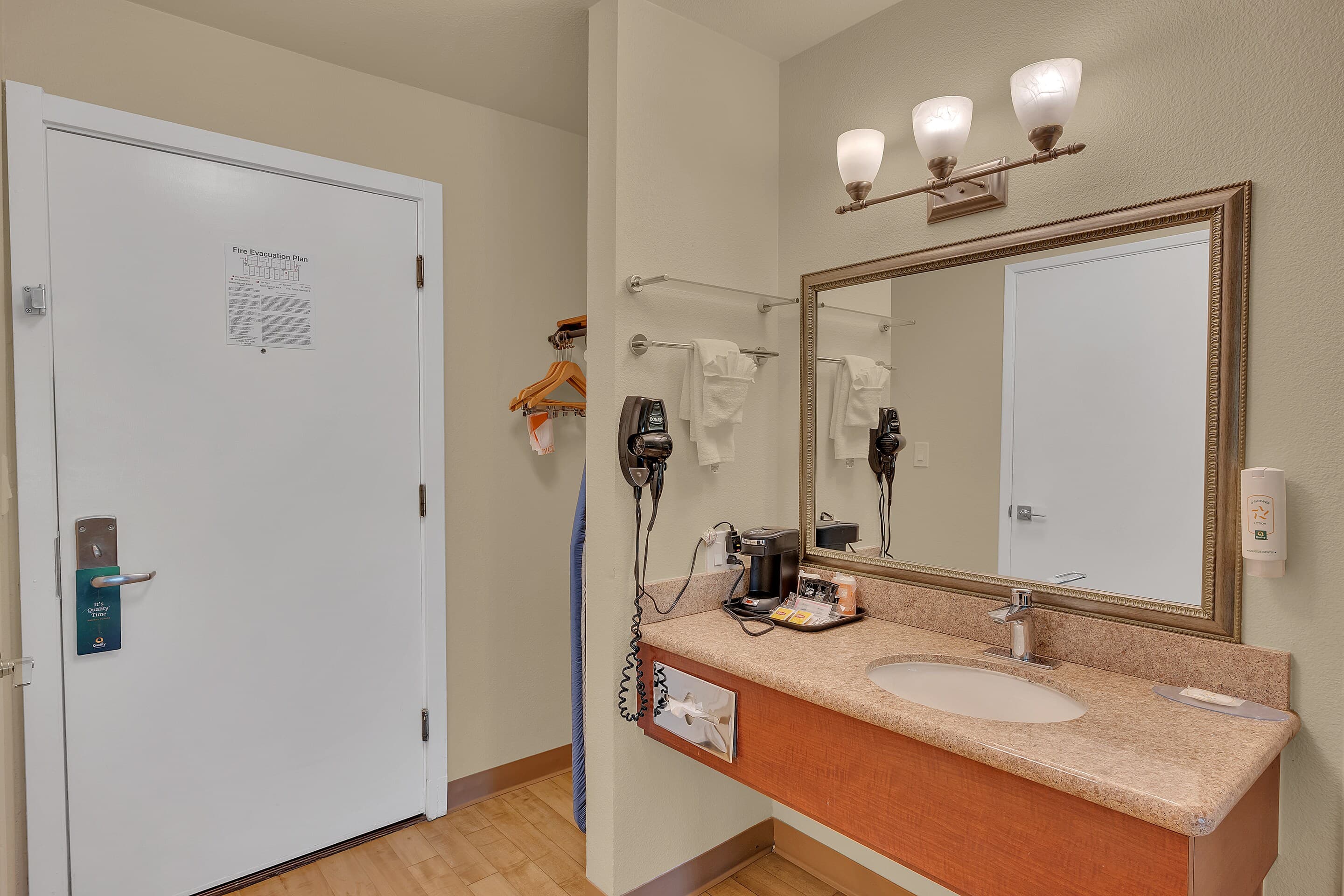 Quality Inn near Six Flags Discovery Kingdom-Napa Valley — 5