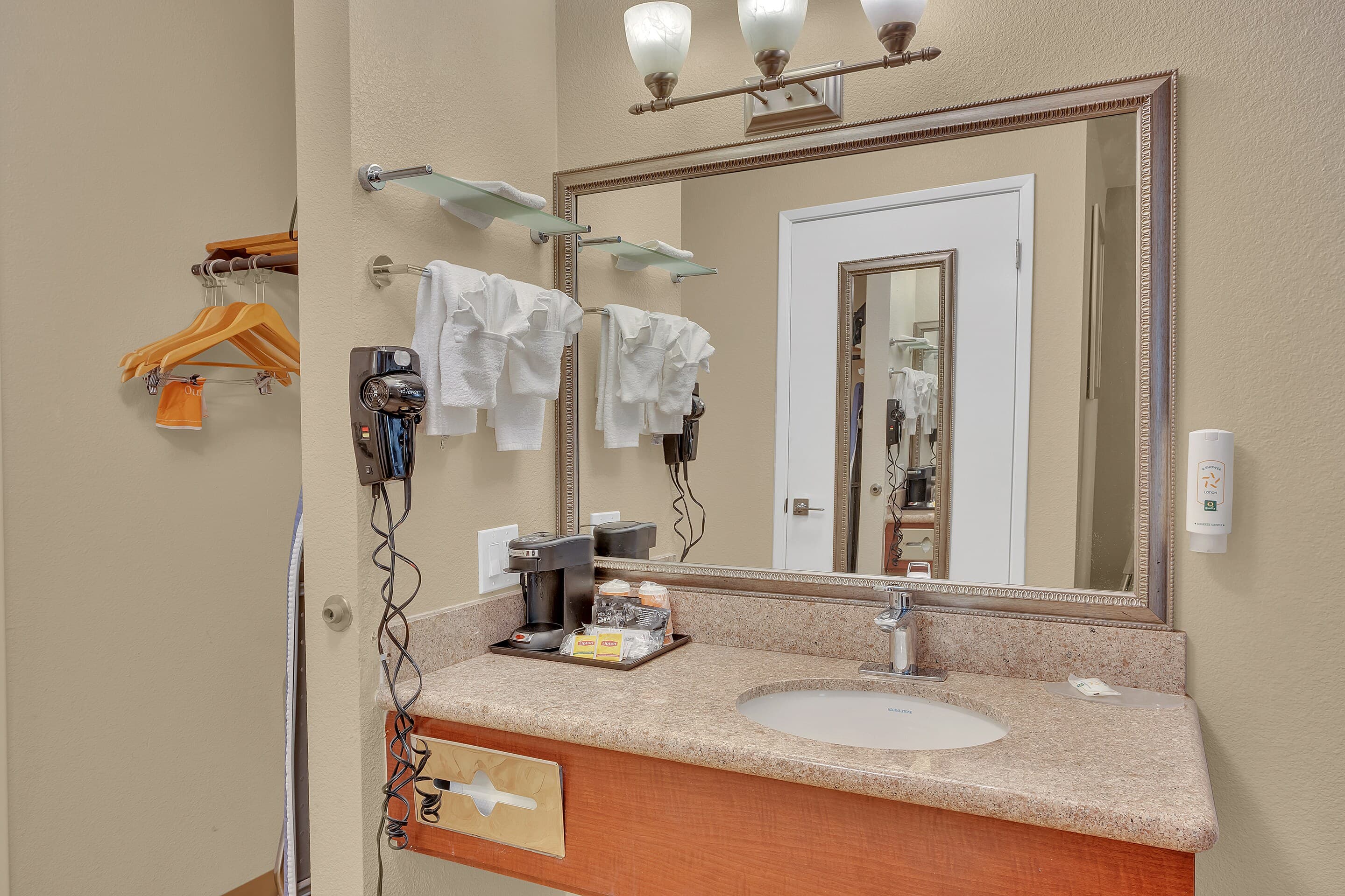Quality Inn near Six Flags Discovery Kingdom-Napa Valley — 24
