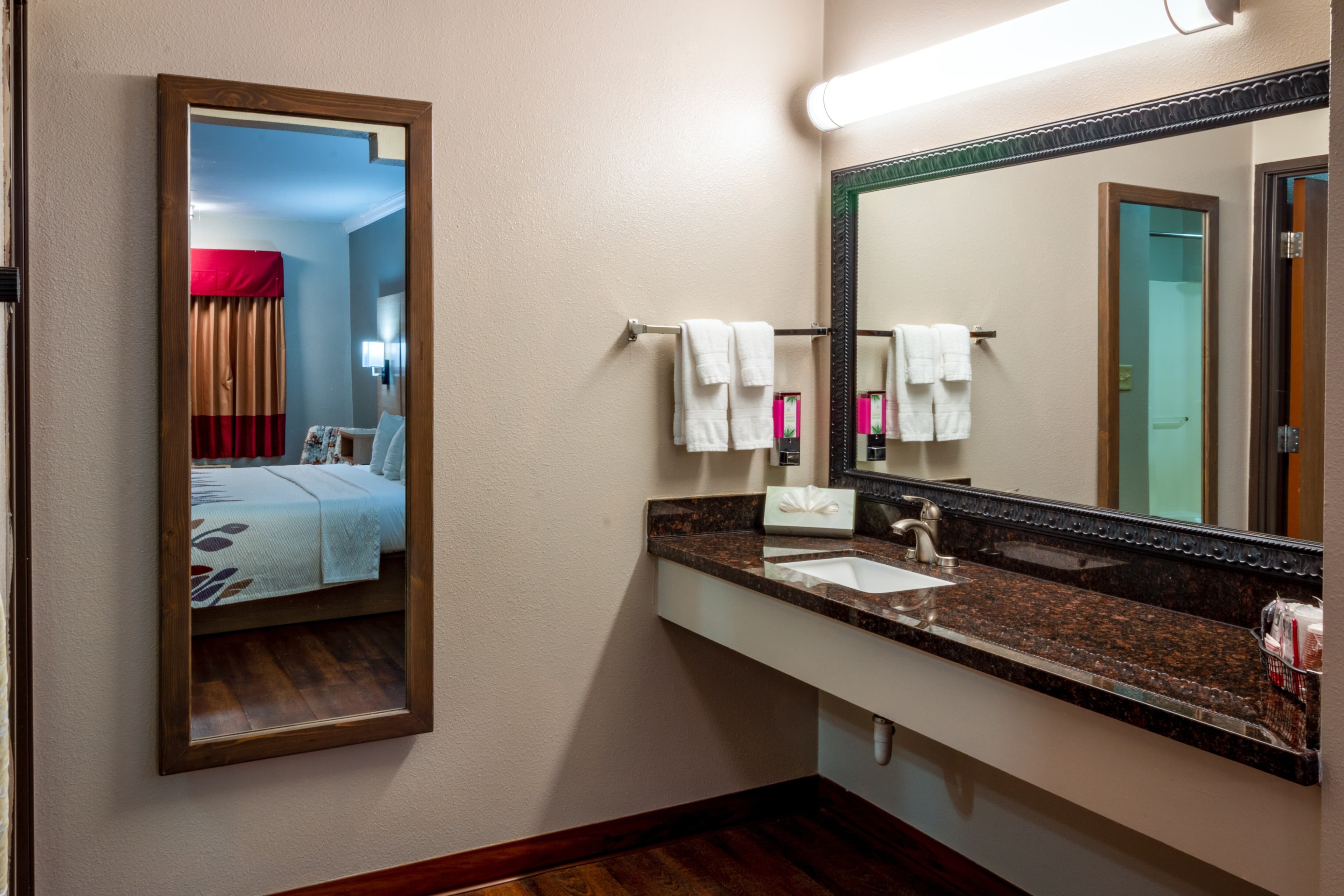 Quality Inn Bishop near Mammoth - Image 3
