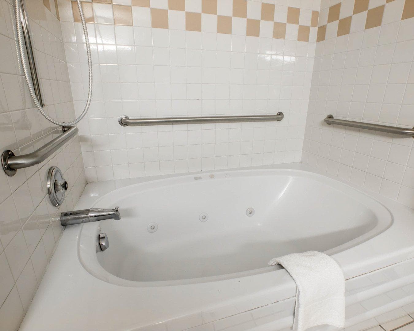 Quality Suites San Diego Otay Mesa - Image 3