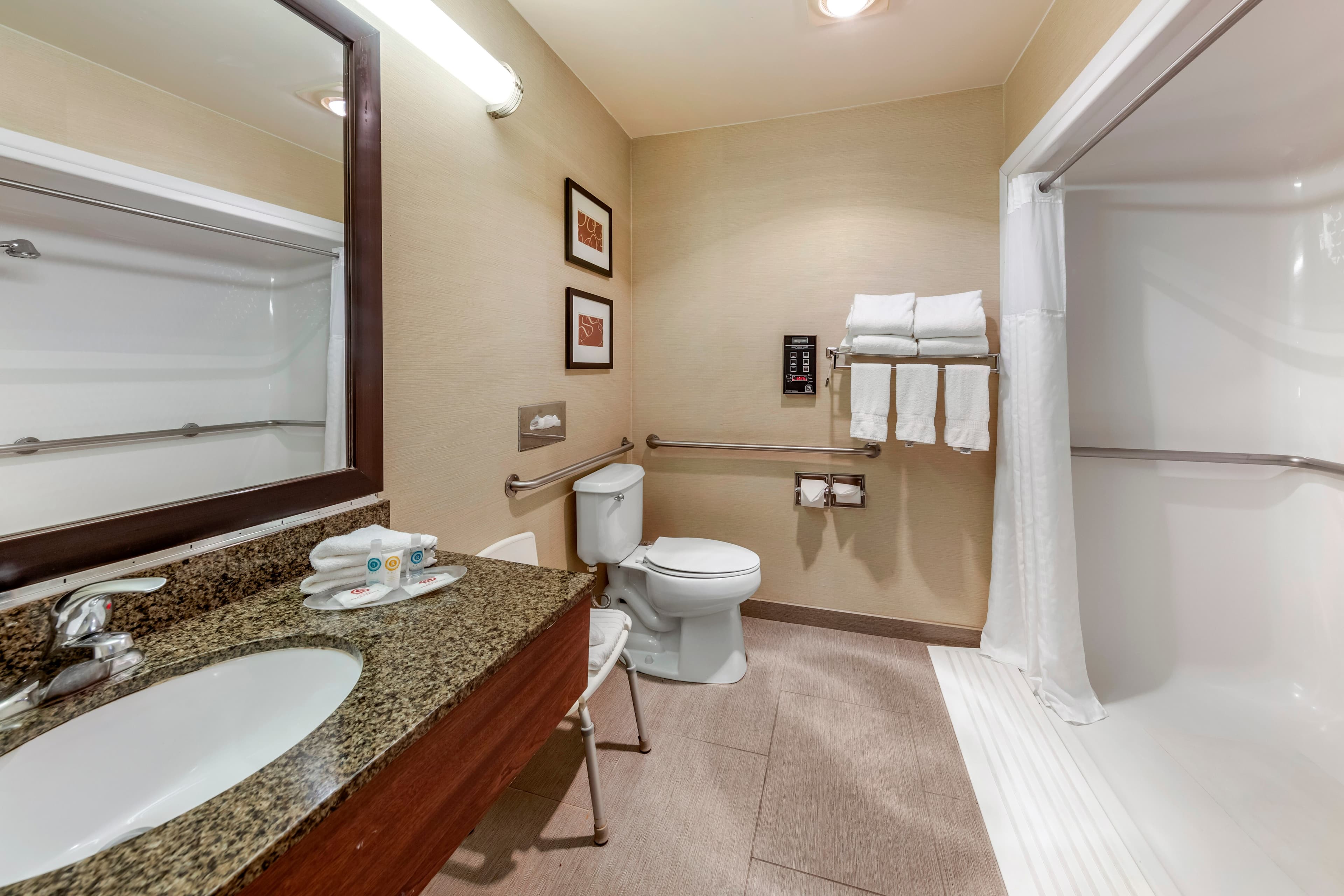 Comfort Suites Near Six Flags Magic Mountain - Image 3