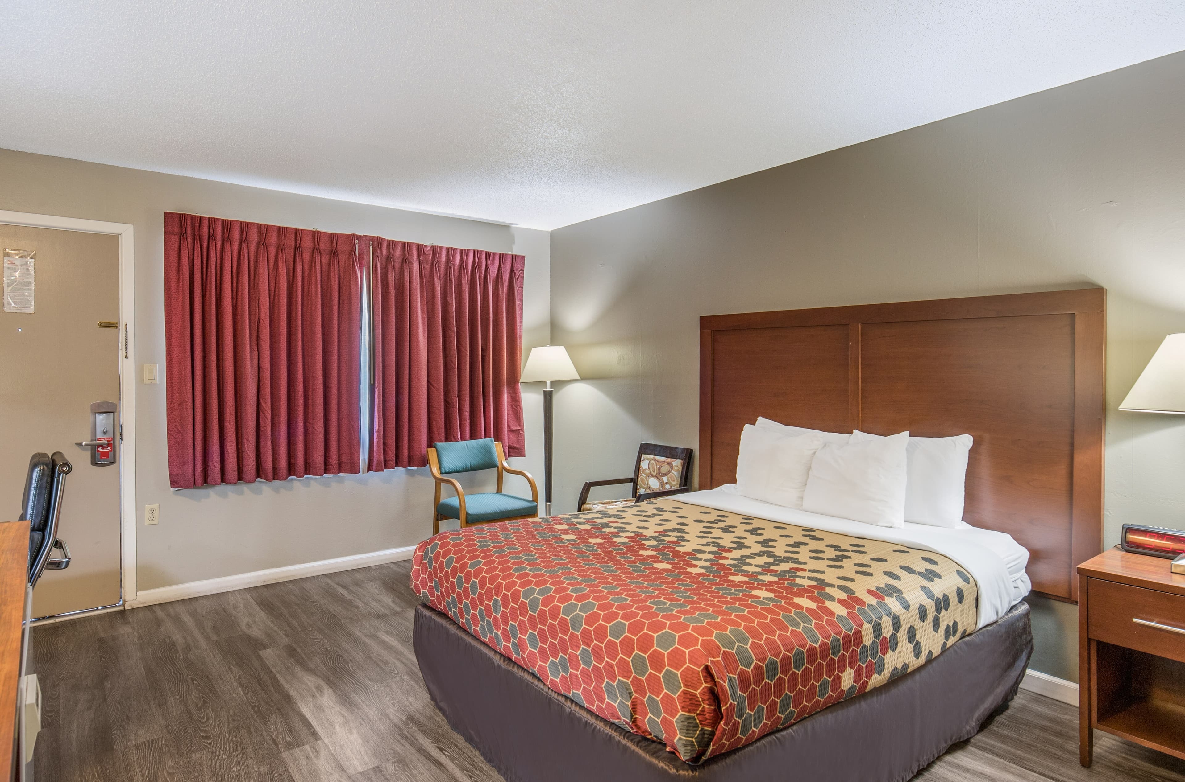 Econo Lodge Inn & Suites Yreka - Image 3